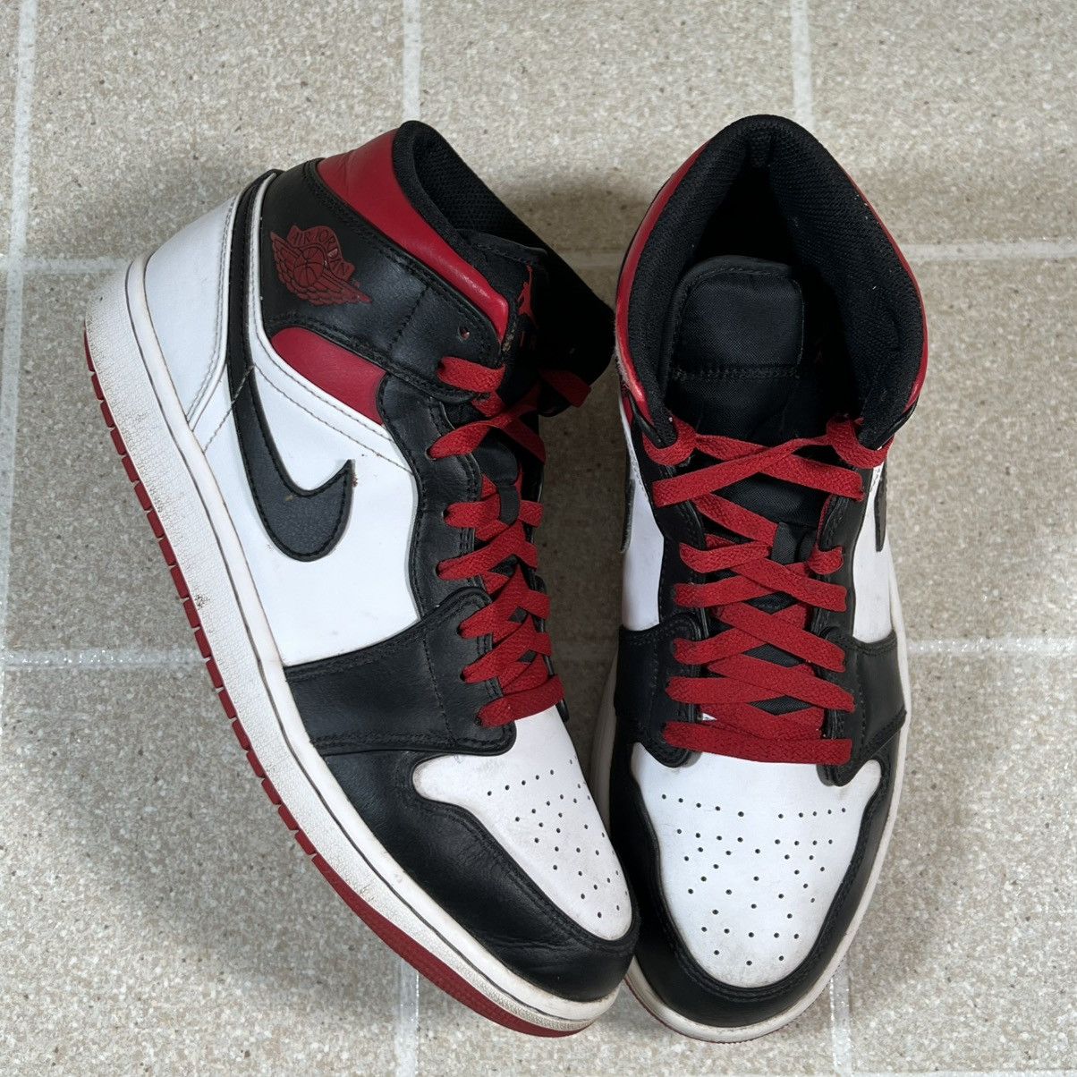 Jordan Brand Jordan Air Jordan 1 Mid Gym Red Black White Leather Mid Top Size US 10.5 / EU 43-44 - 1 Thumbnail