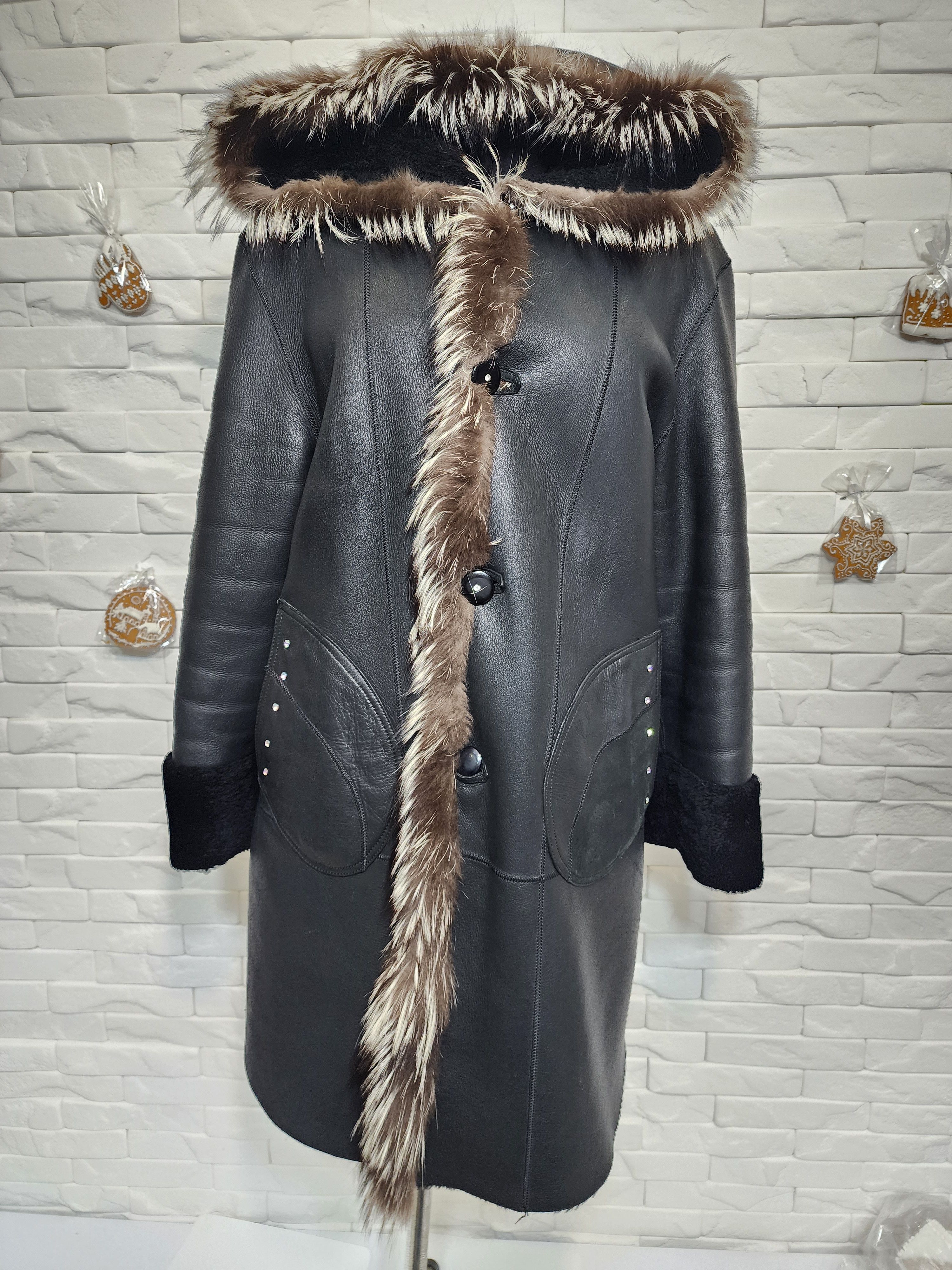 Uniqlo Reversible Black Sheepskin Coat: Fur Hood, Button Closure Size XXL / US 16-18 / IT 52-54 - 1 Thumbnail