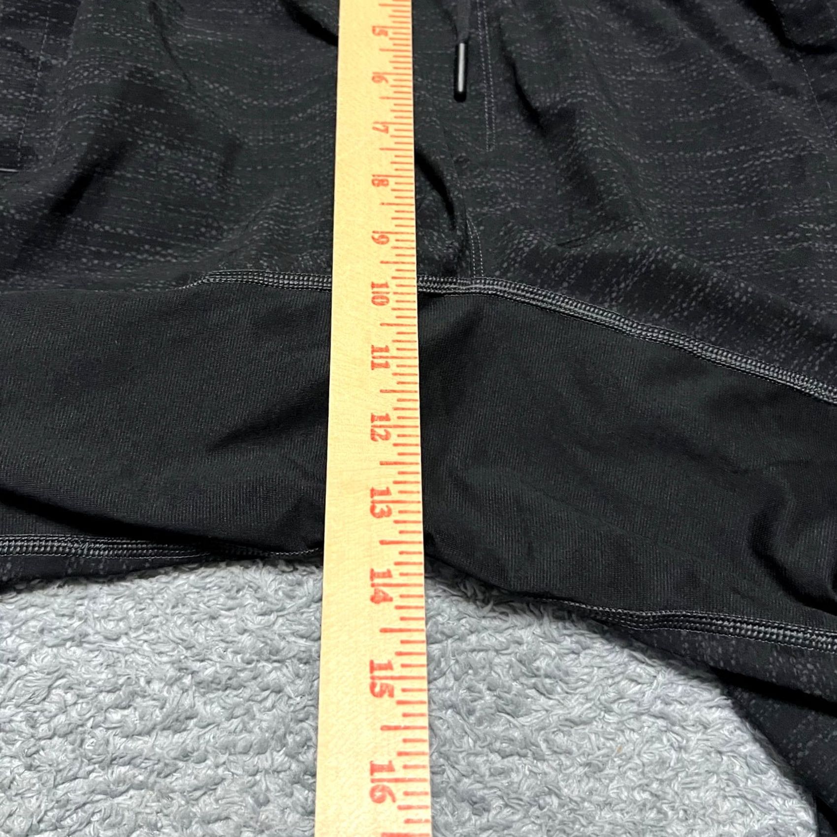 Lululemon Lululemon T.H.E. Shorts Mens Small Luxtreme Black Patterned Running M7Y24S Size US 29 - 7 Thumbnail