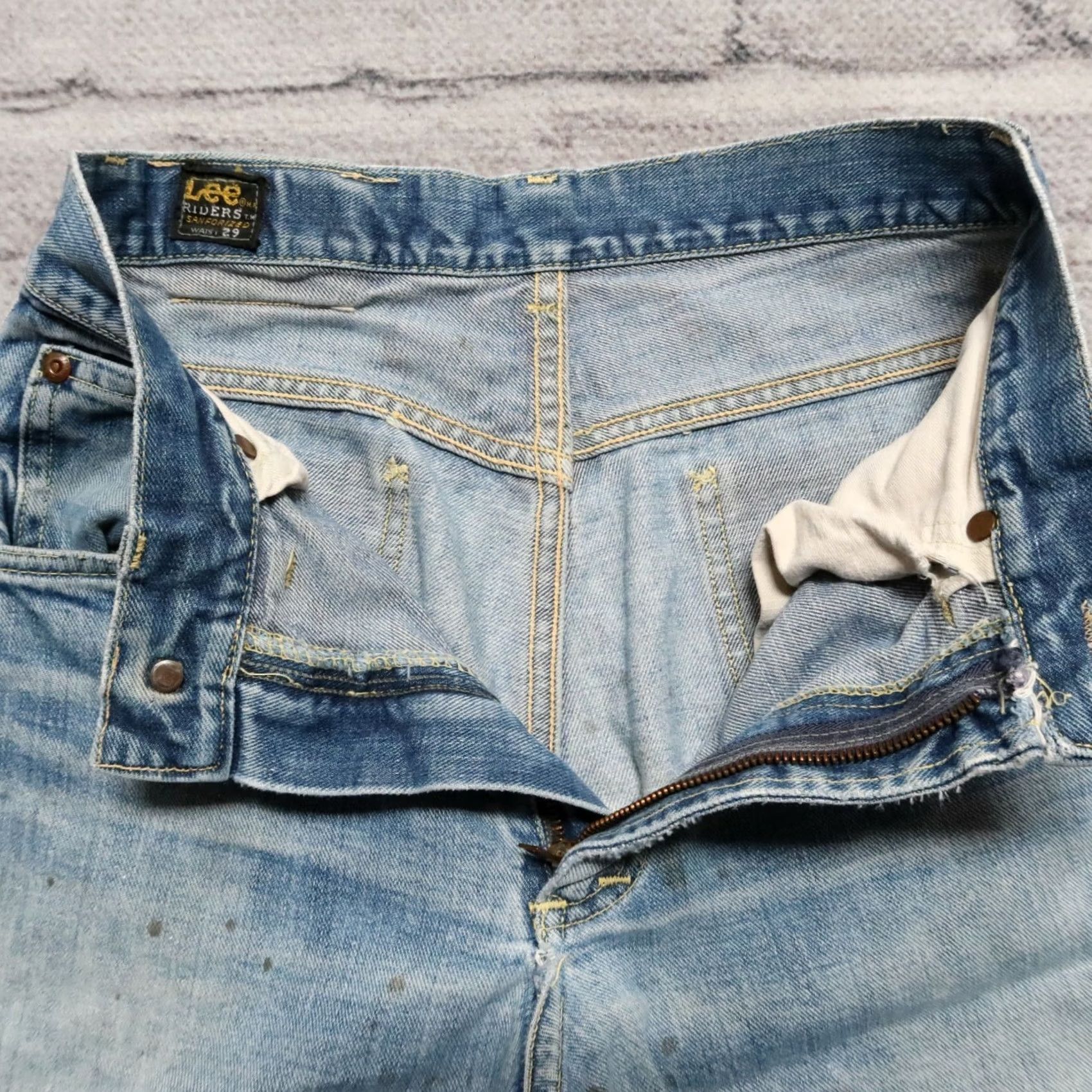 Lee VINTAGE Lee Riders Jeans Mens Denim Stonewash Light Wash Sanforized Distressed Selvedge 27x29 Closure Zip 8" Opening Size US 27 - 7 Thumbnail