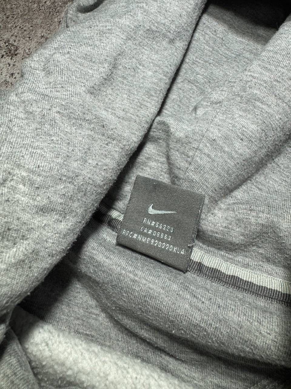 Nike Vintage Nike Streetwear Y2K Gray Hoodie Embroidered Swoosh Size US L / EU 52-54 / 3 - 8 Thumbnail