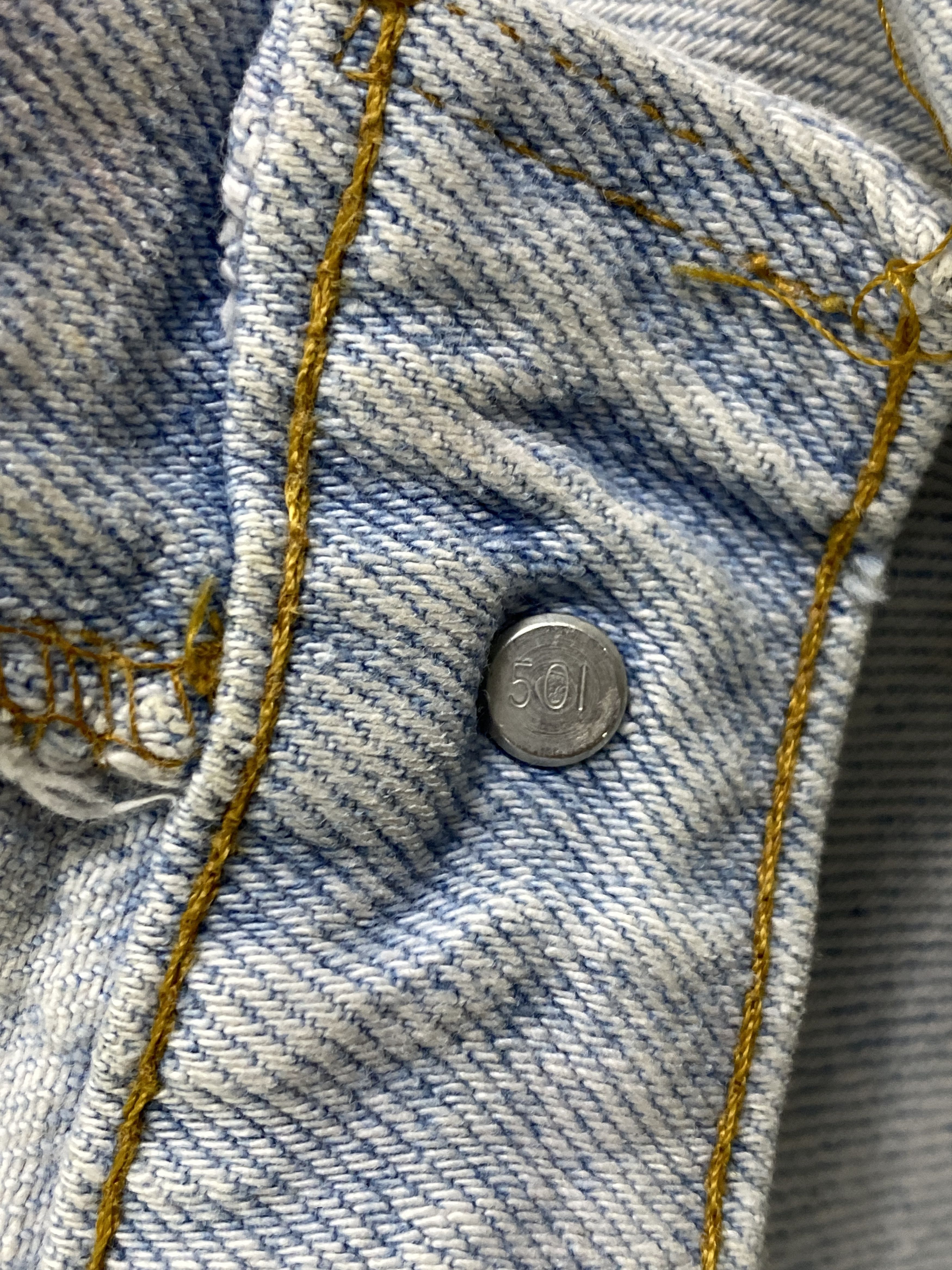 Levi's 90's Light Wash Vintage Levi's 550 USA 35x34 Denim -JN1826 Size US 35 - 9 Thumbnail