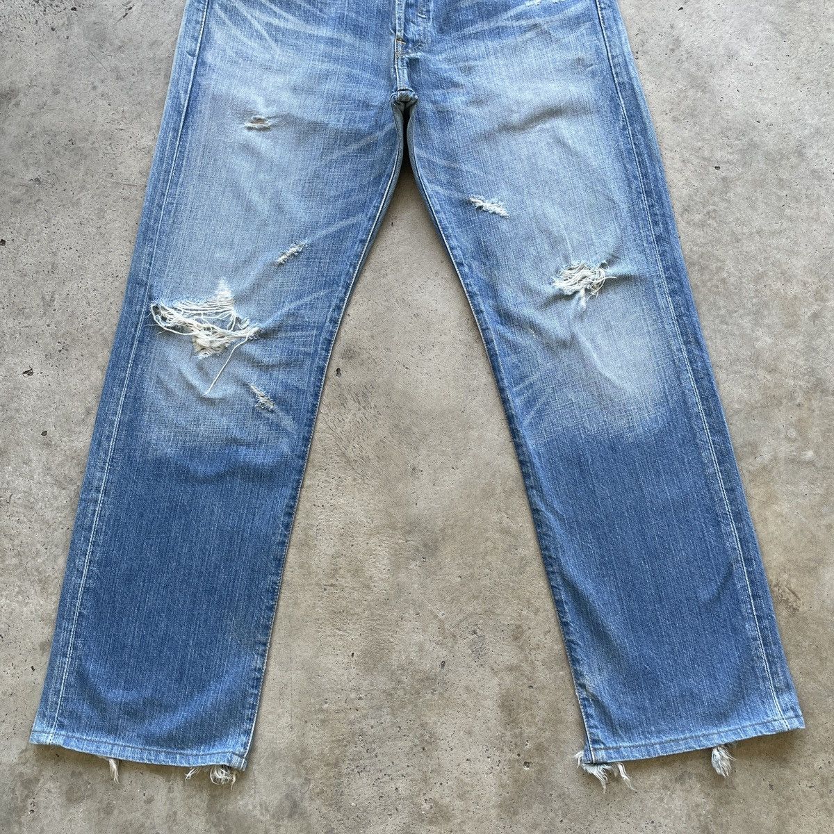 Levi's Vintage Levi’s 501 Blue Wash Faded Distressed Jeans Pants Size US 32 / EU 48 - 4 Thumbnail