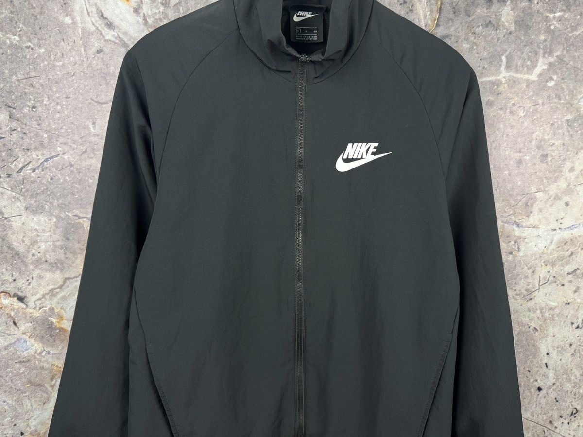 Nike Men’s Nike Light Wind Jacket Black Streetwear Size Small Size US S / EU 44-46 / 1 - 3 Thumbnail