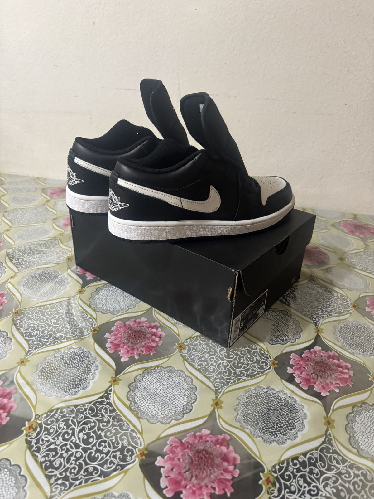 Jordan Brand Air Jordan 1 “Orcas” Size US 8.5 / EU 41-42 - 2 Thumbnail