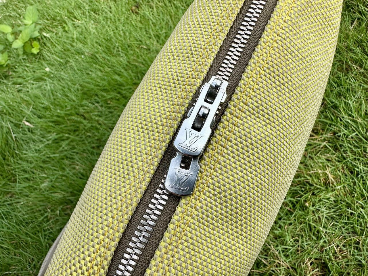 Louis Vuitton Authentic LV Damier Geant Limited Edition Cup Weatherly Size ONE SIZE - 8 Thumbnail
