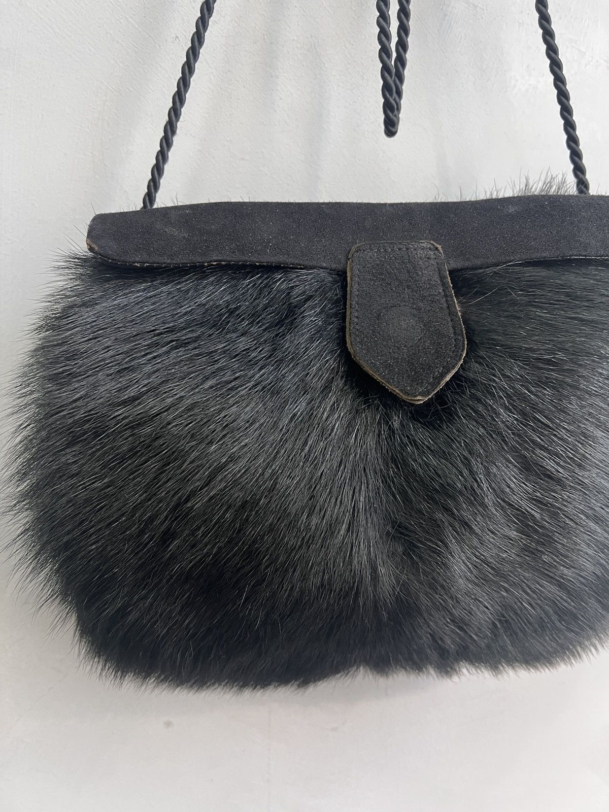 Le Grande Bleu (L.G.B.) REAL FUR FUZZY BAG MESSENGER legrandebleu STYEL Size ONE SIZE - 12 Thumbnail
