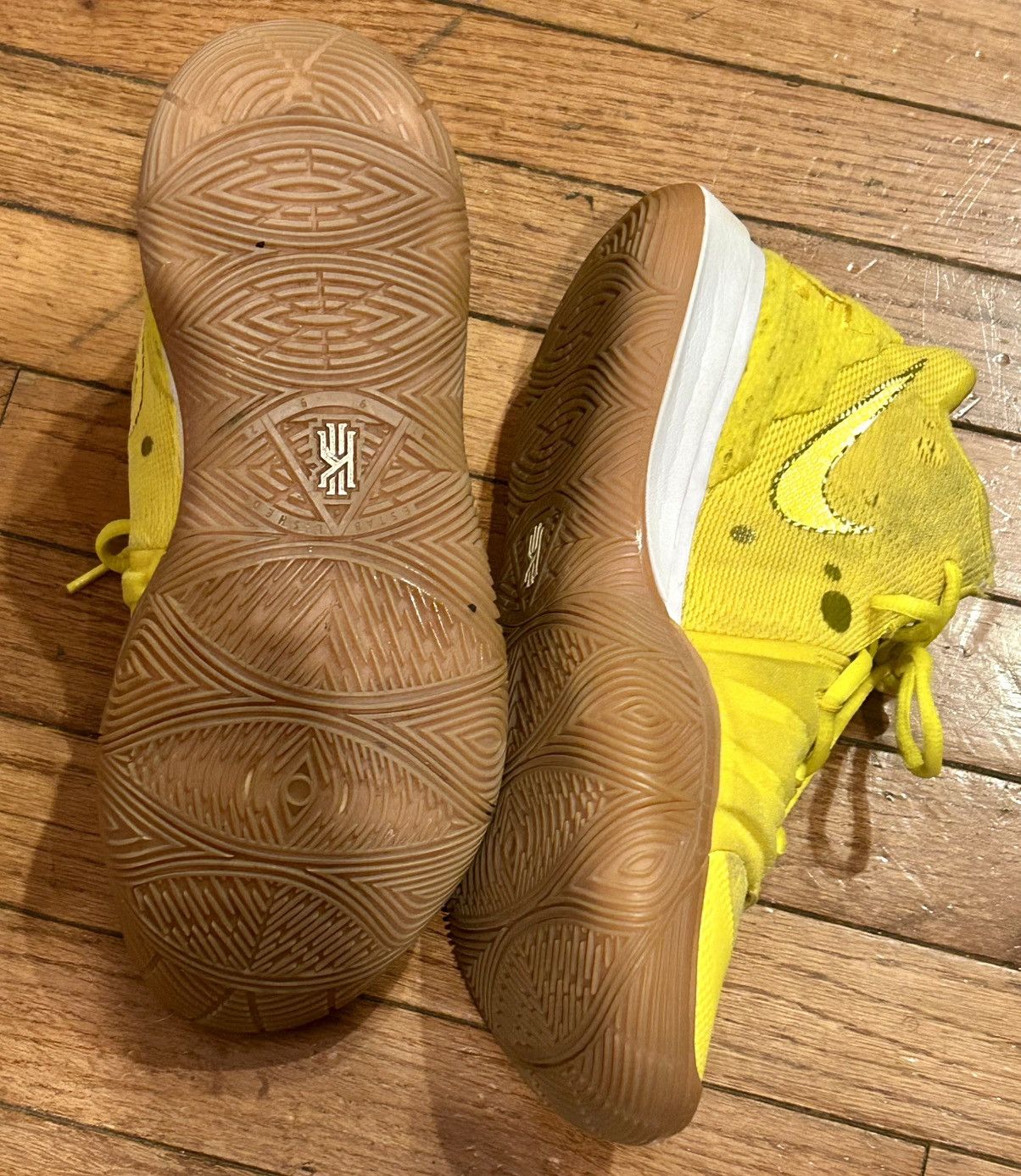 Nike Nike SpongeBob SquarePants x Kyrie 5 Size US 7.5 / EU 40-41 - 13 Thumbnail