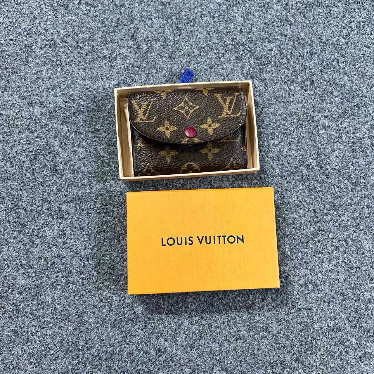 Louis Vuitton Louis Vuitton Wallet Card Holder K28 Size ONE SIZE - 2 Thumbnail