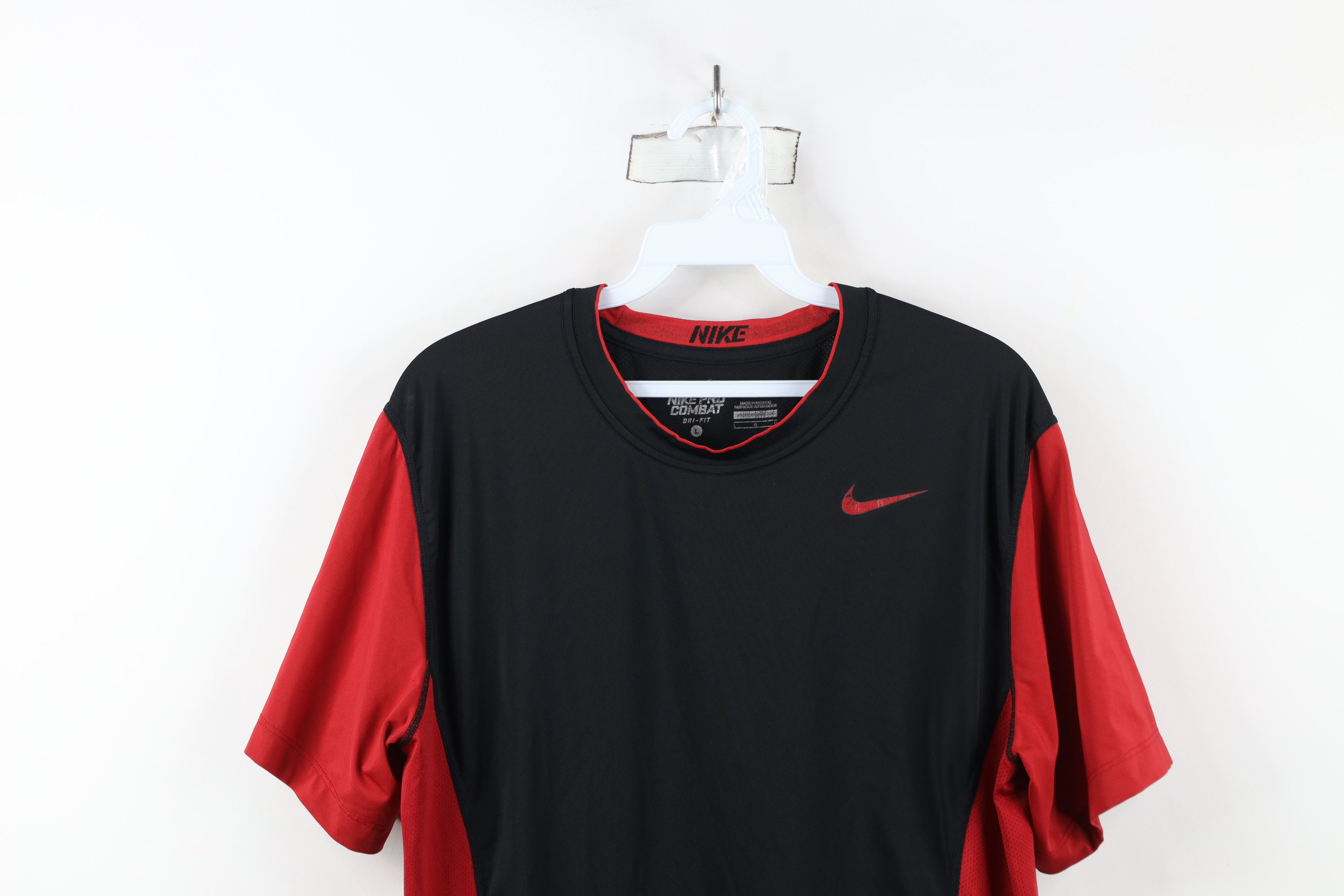 Nike × Vintage Nike Pro Combat Fitted Vented Training Gym T-Shirt Black Size US L / EU 52-54 / 3 - 2 Thumbnail
