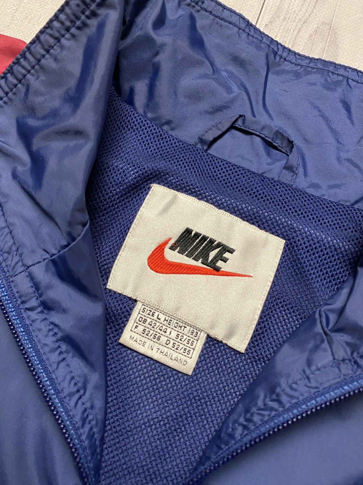 Nike Vintage Barcelona Nike light jacket big logo Size US L / EU 52-54 / 3 - 4 Thumbnail