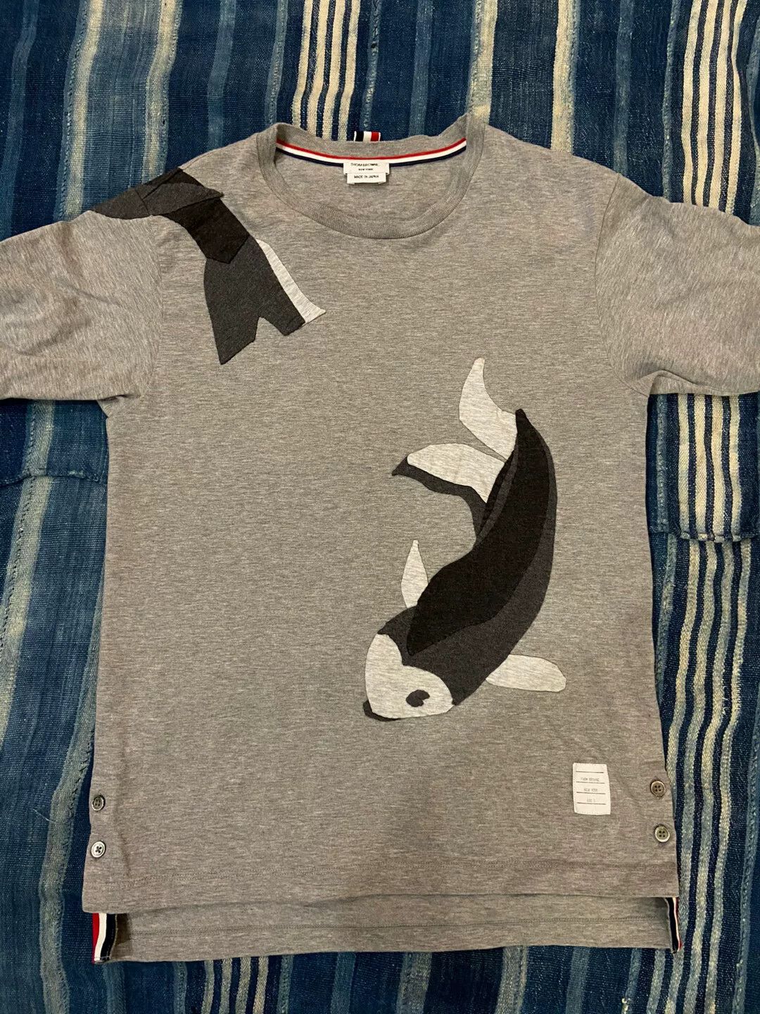 Thom Browne thom browne koi graphic tee shirt Size US M / EU 48-50 / 2 - 1 Thumbnail