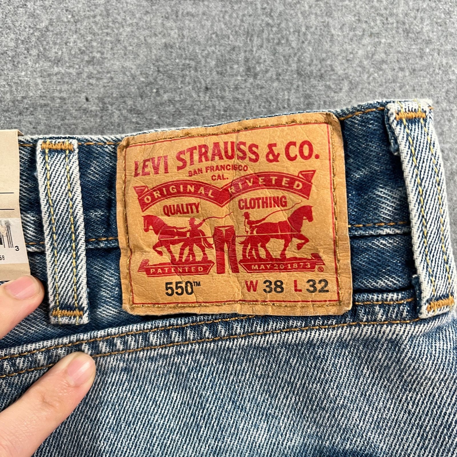 Levi's Levi's Men's 550 RELAXED Jeans W38 L32 Blue Denim Size US 38 / EU 54 - 5 Thumbnail