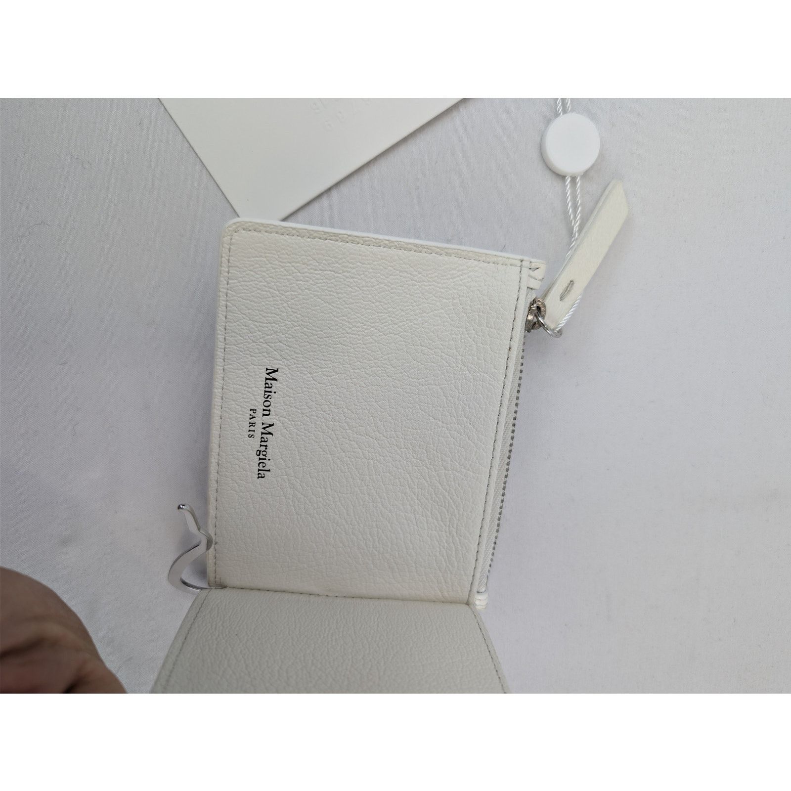 Maison Margiela o1rshd1 Size: OS / Grainy Leather Money Clip Wallet in White Size ONE SIZE - 7 Thumbnail