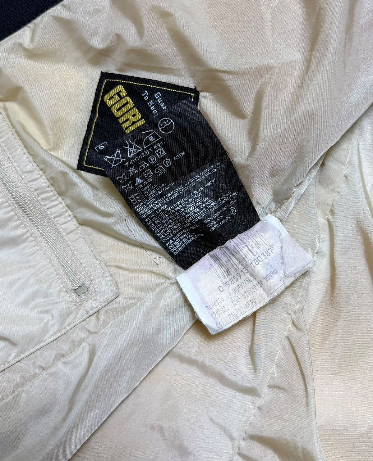 Prada PRADA Gore-Tex Jacket Art.280412 Size XS / US 0-2 / IT 36-38 - 11 Thumbnail