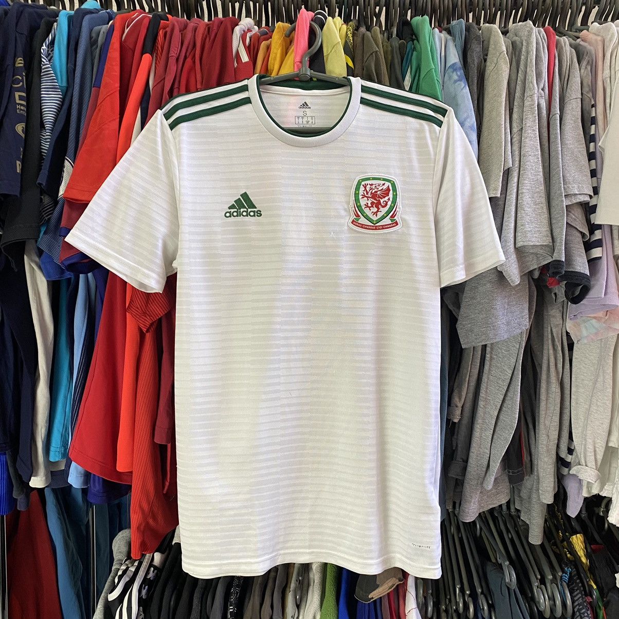 Adidas Vintage Adidas Wales 2017 National football team jersey Size US S / EU 44-46 / 1 - 1 Thumbnail