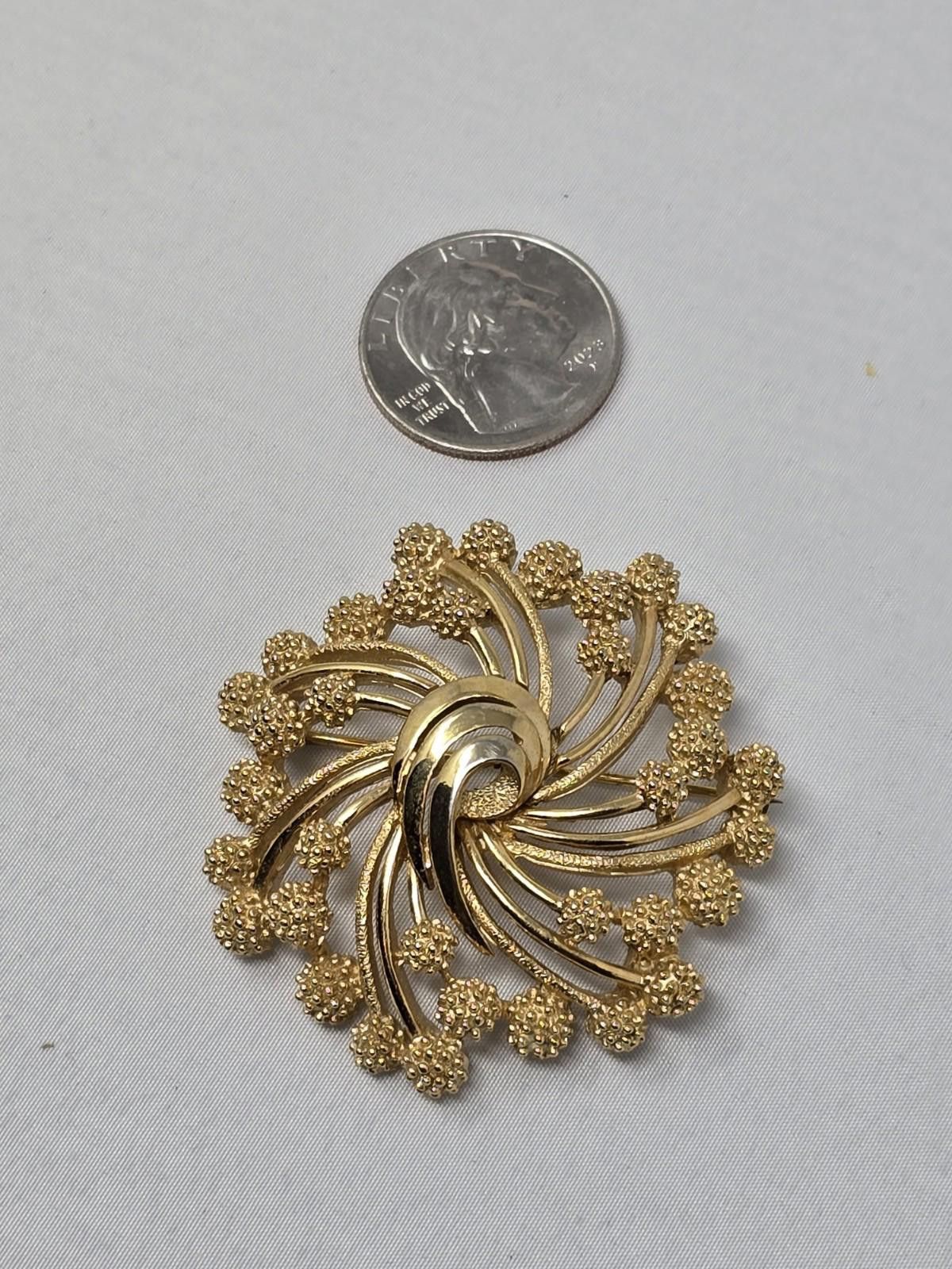 Other Vintage Trifari Goldtone Swirl Pin with Beaded Ball Edges Size ONE SIZE - 5 Thumbnail