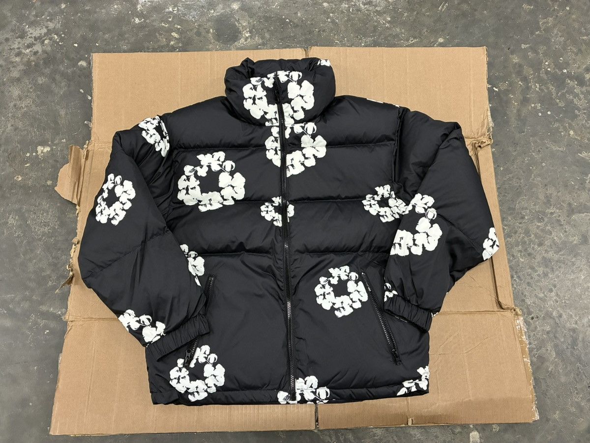 DENIM TEARS Denim tears cotton wreath puffer jacket black sz MEDIUM NEW Size US M / EU 48-50 / 2 - 1 Thumbnail