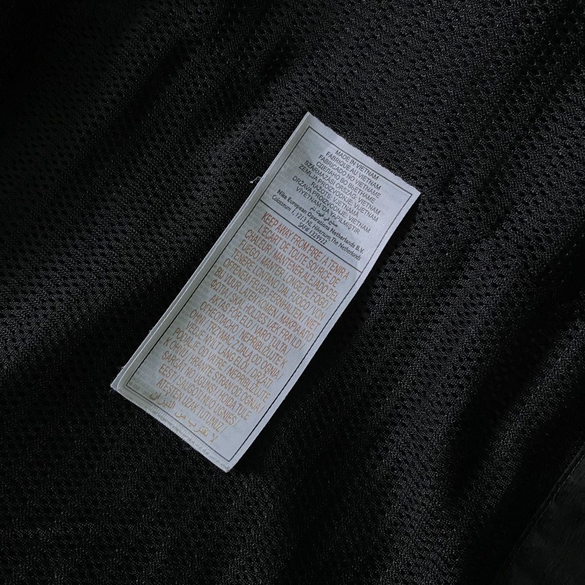 Vintage Vintage Nike ACG Considered Tech Windbreaker Jacket Gorpcore Size S / US 4 / IT 40 - 16 Thumbnail