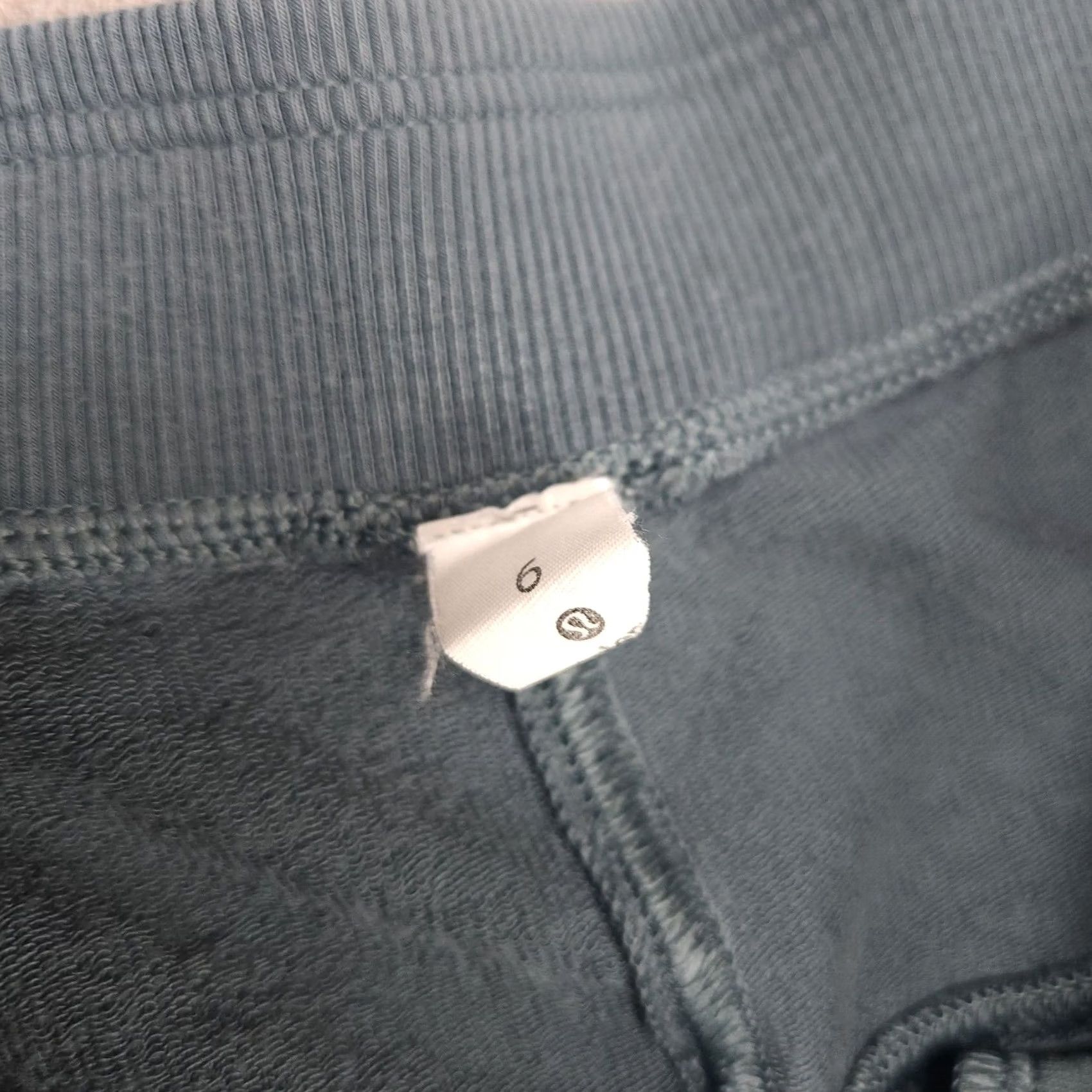 Lululemon Lululemon Leggings Women’s Gray Sage Size 6 Athletic Yoga Gym Ankle Regular Inseam 26 in Size 28" / US 6 / IT 42 - 4 Thumbnail