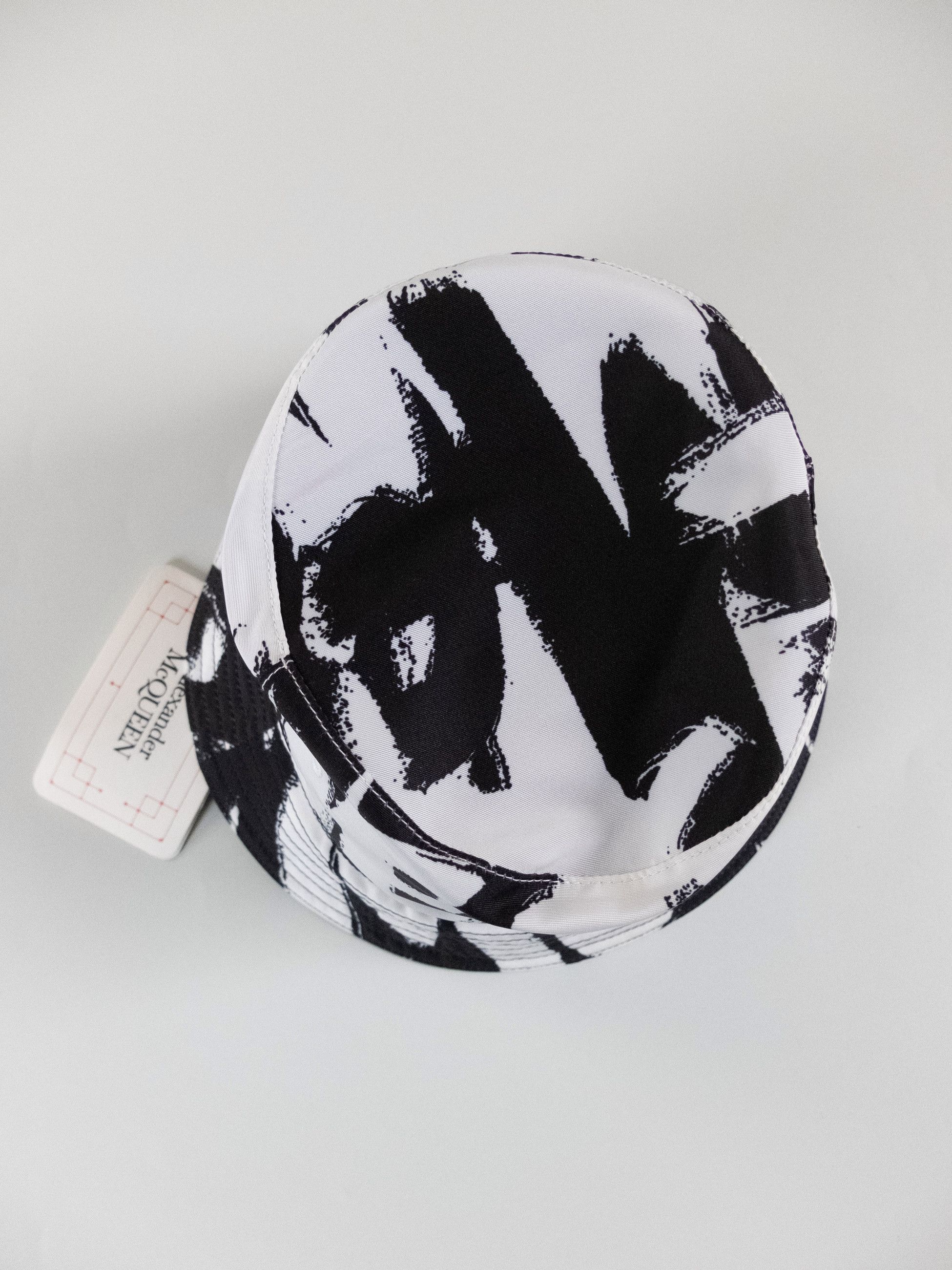 Alexander McQueen ALEXANDER MCQUEEN black white graffiti print bucket hat M Size ONE SIZE - 5 Thumbnail