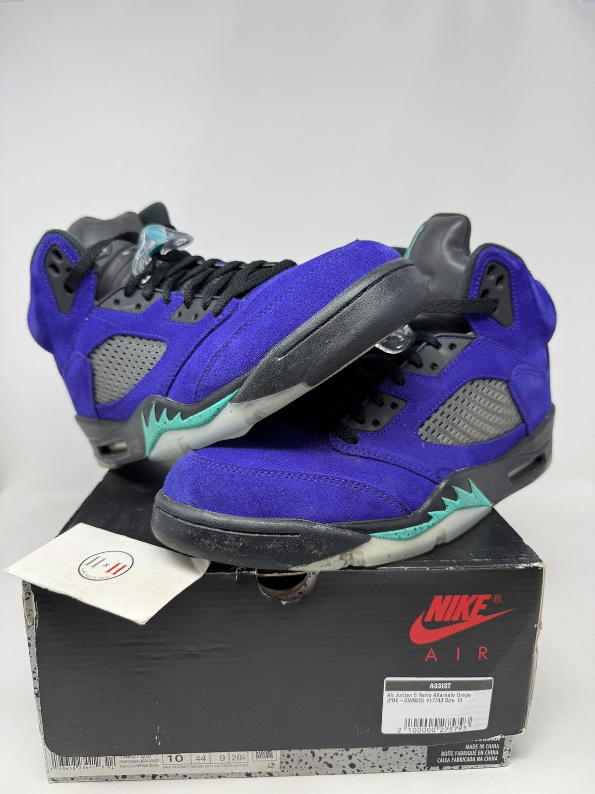 確認 Nike Air Jordan 5 Retro Alternate Grape Hi Top Sneakers