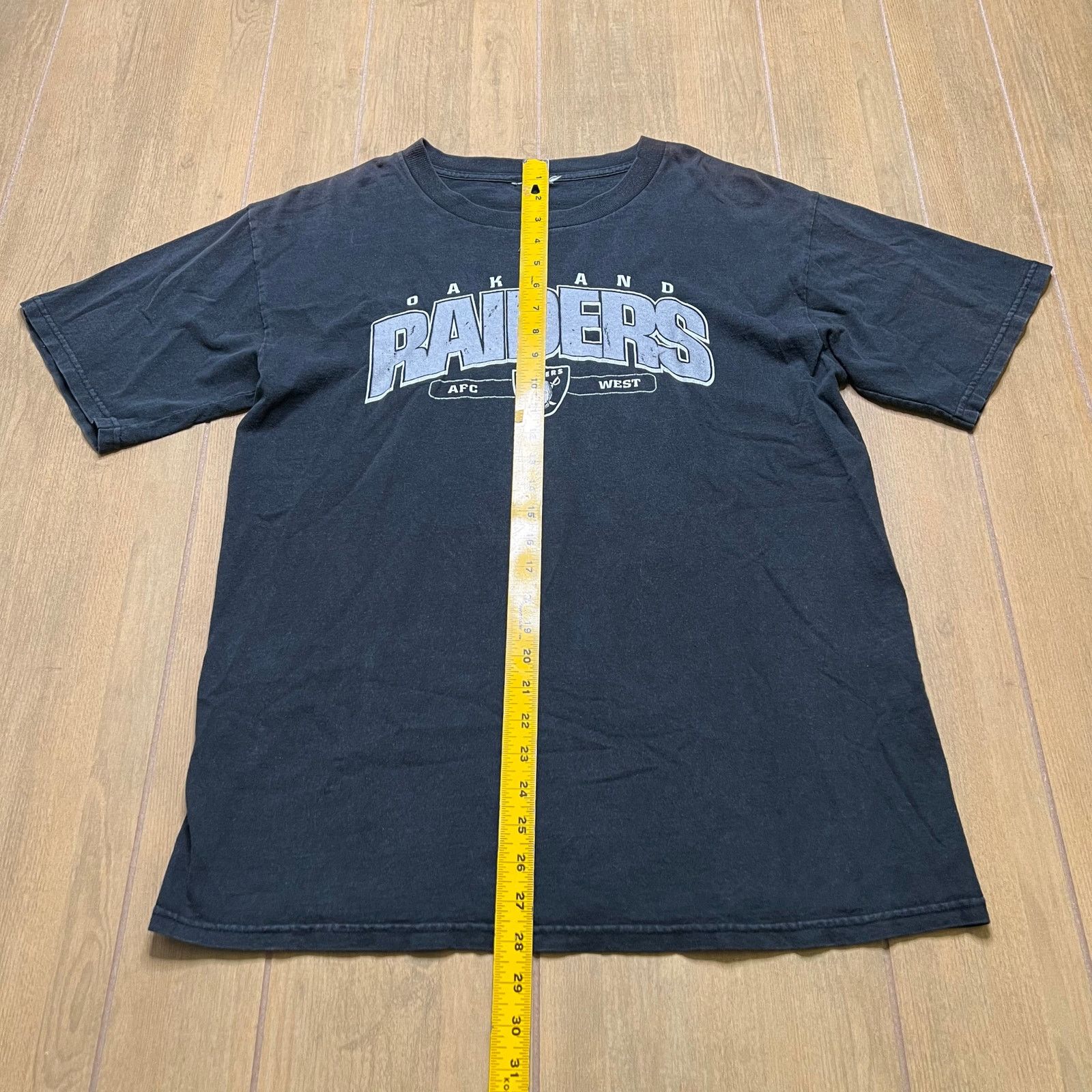 Vintage Y2K Oakland Raiders NFL 2000s T-shirt Mens Size M/L loose Size US L / EU 52-54 / 3 - 5 Thumbnail