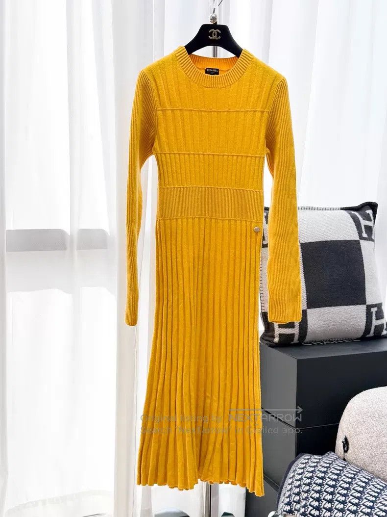 Chanel Chanel Vertical striped cashmere long-sleeved knitted dres Size XS / US 0-2 / IT 36-38 - 1 Thumbnail