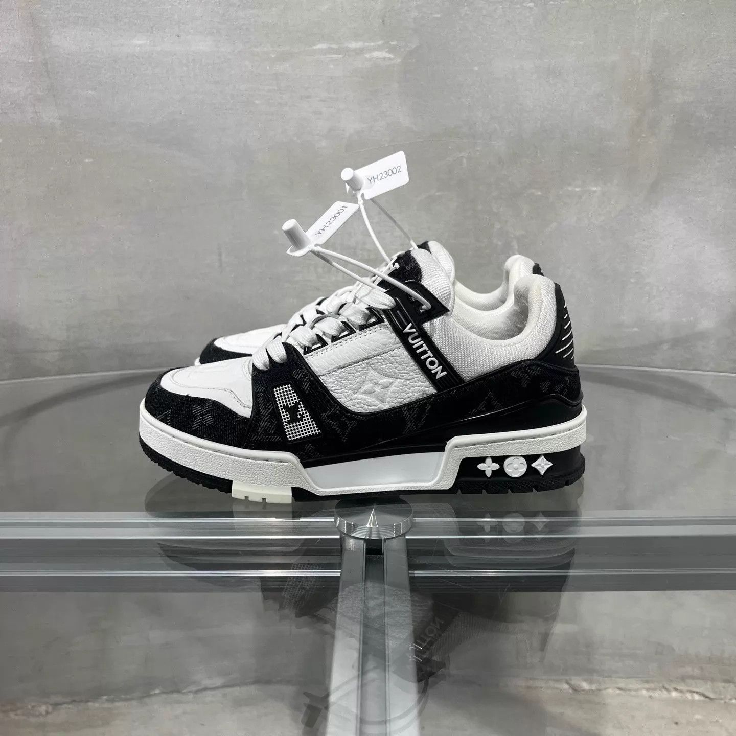 Louis Vuitton LV Trainer Black White Denim 1.5/35.5 Size US 5 / IT 35 - 3 Thumbnail