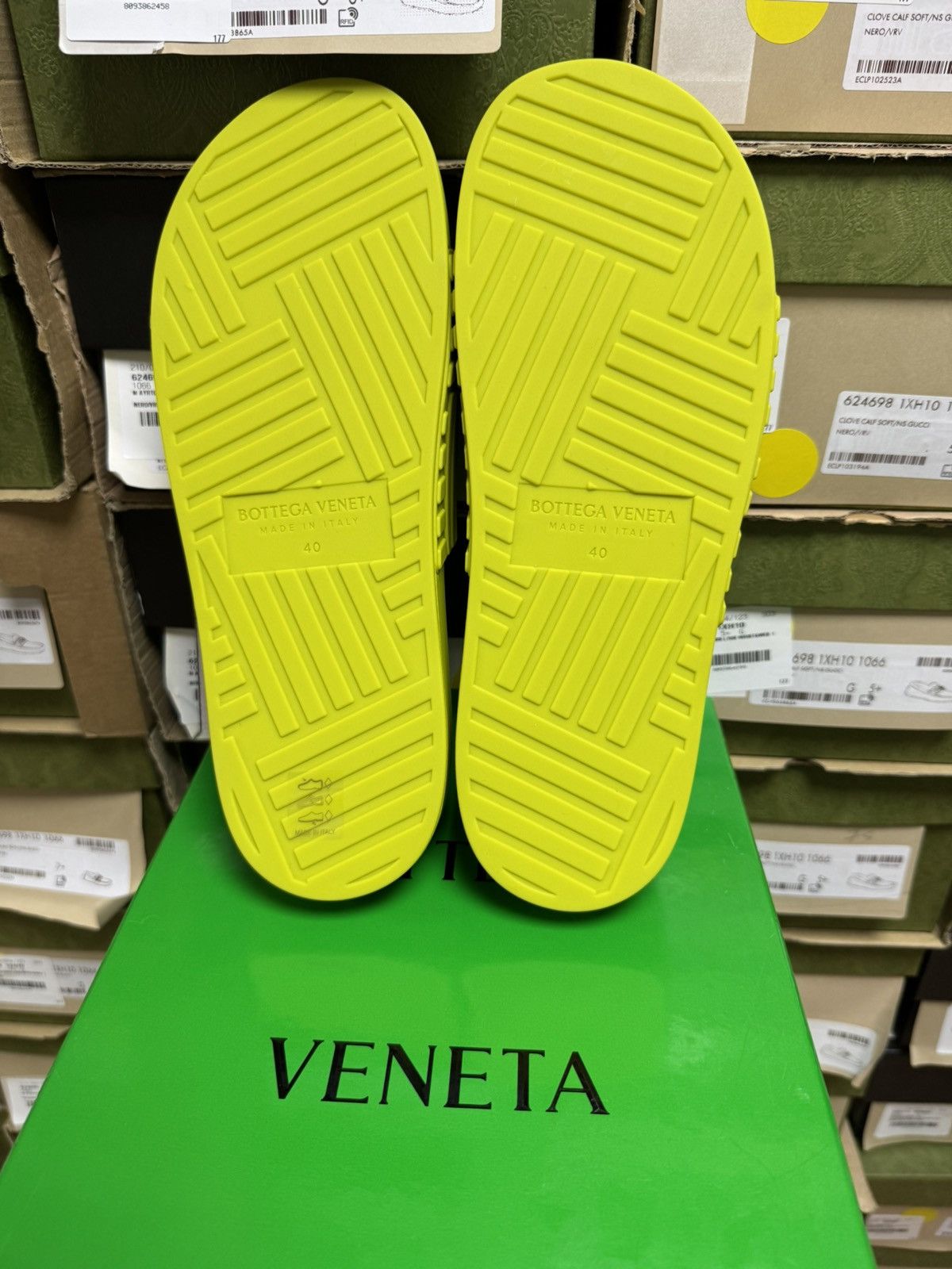 Bottega Veneta Bottega Veneta Embossed Rubber Slides Size US 7 / EU 40 - 5 Thumbnail