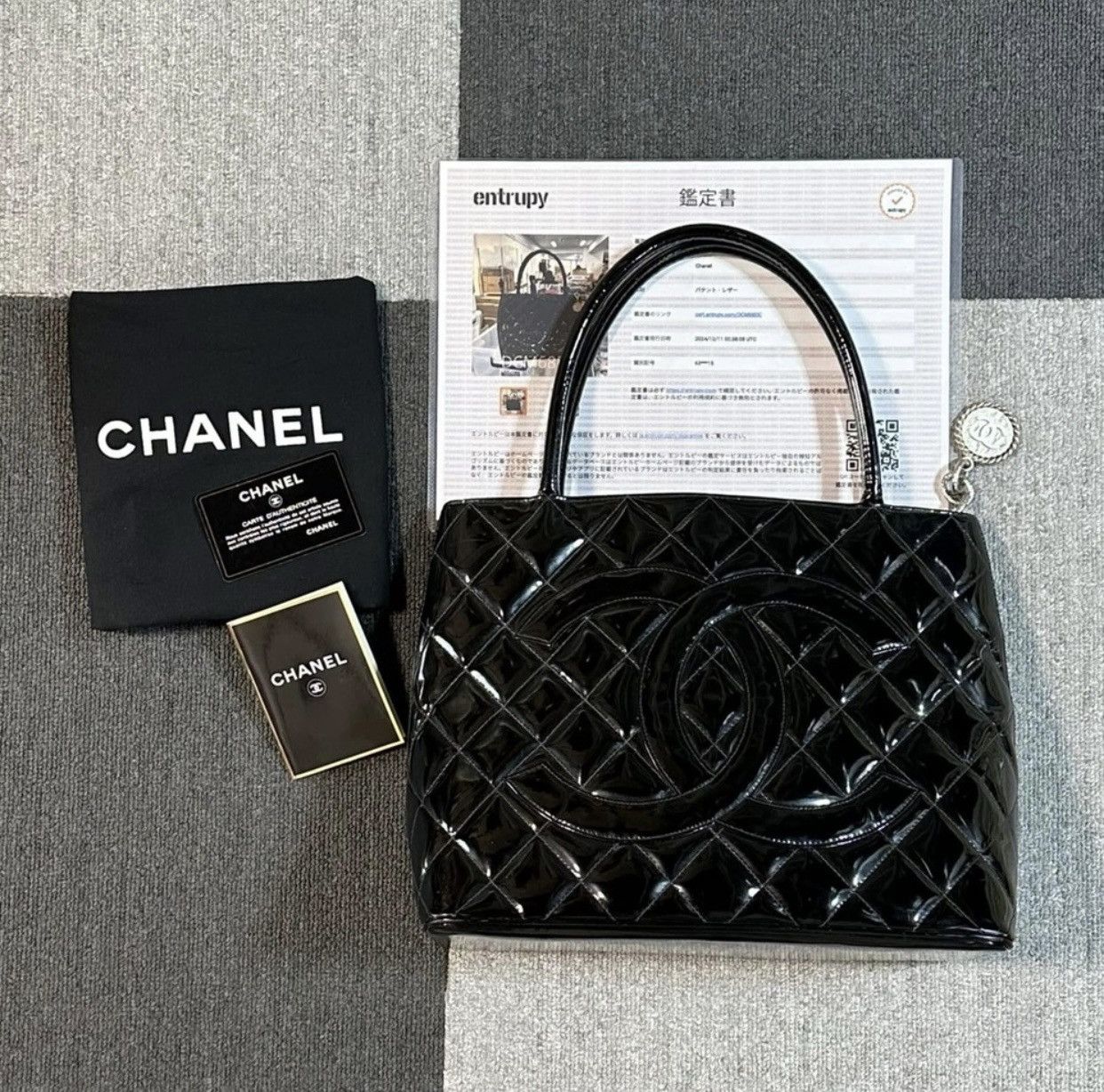 Chanel Chanel Medallion Black Patent Leather Tote Bag Size ONE SIZE - 1 Thumbnail