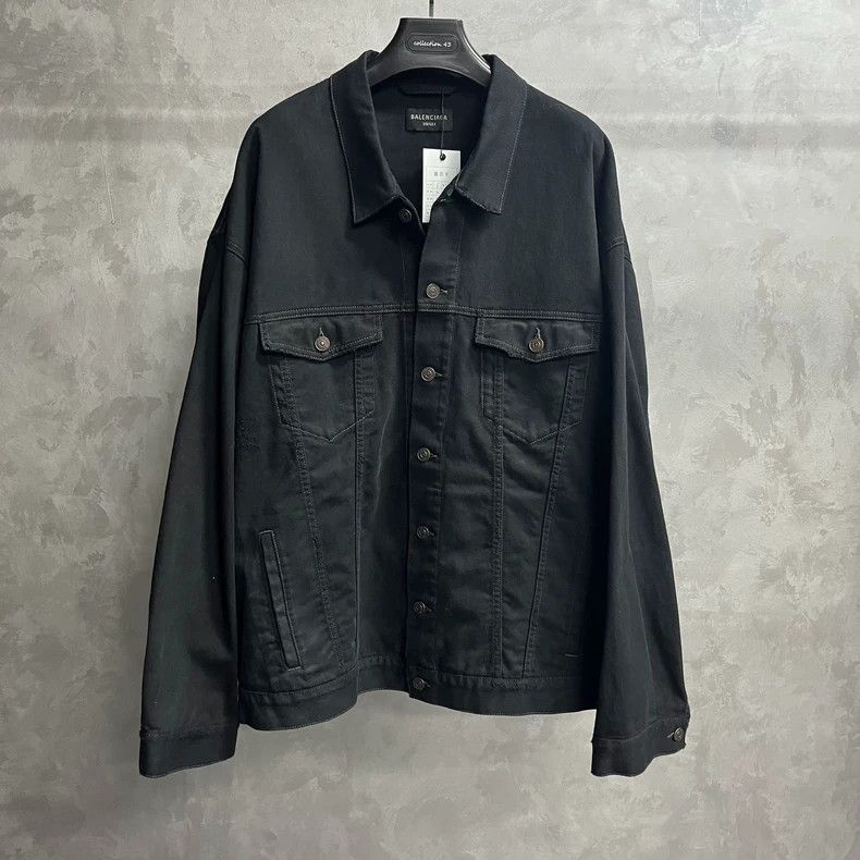 Balenciaga latest black solid color printed lapel single br
