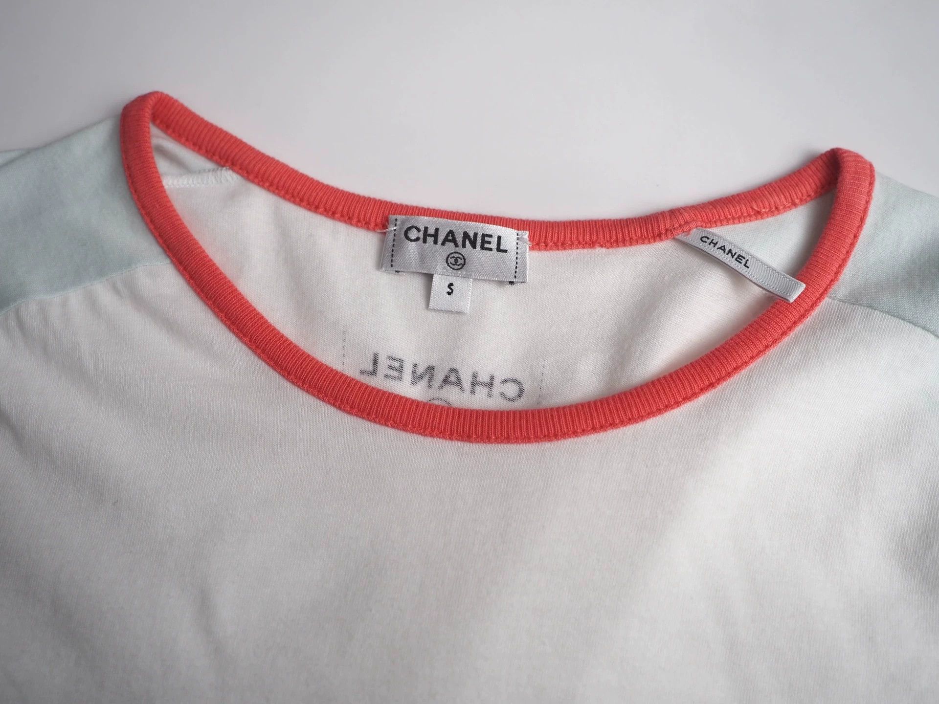 Chanel CHANEL runway-style white COCO short-sleeved shirt Size S / US 4 / IT 40 - 4 Thumbnail