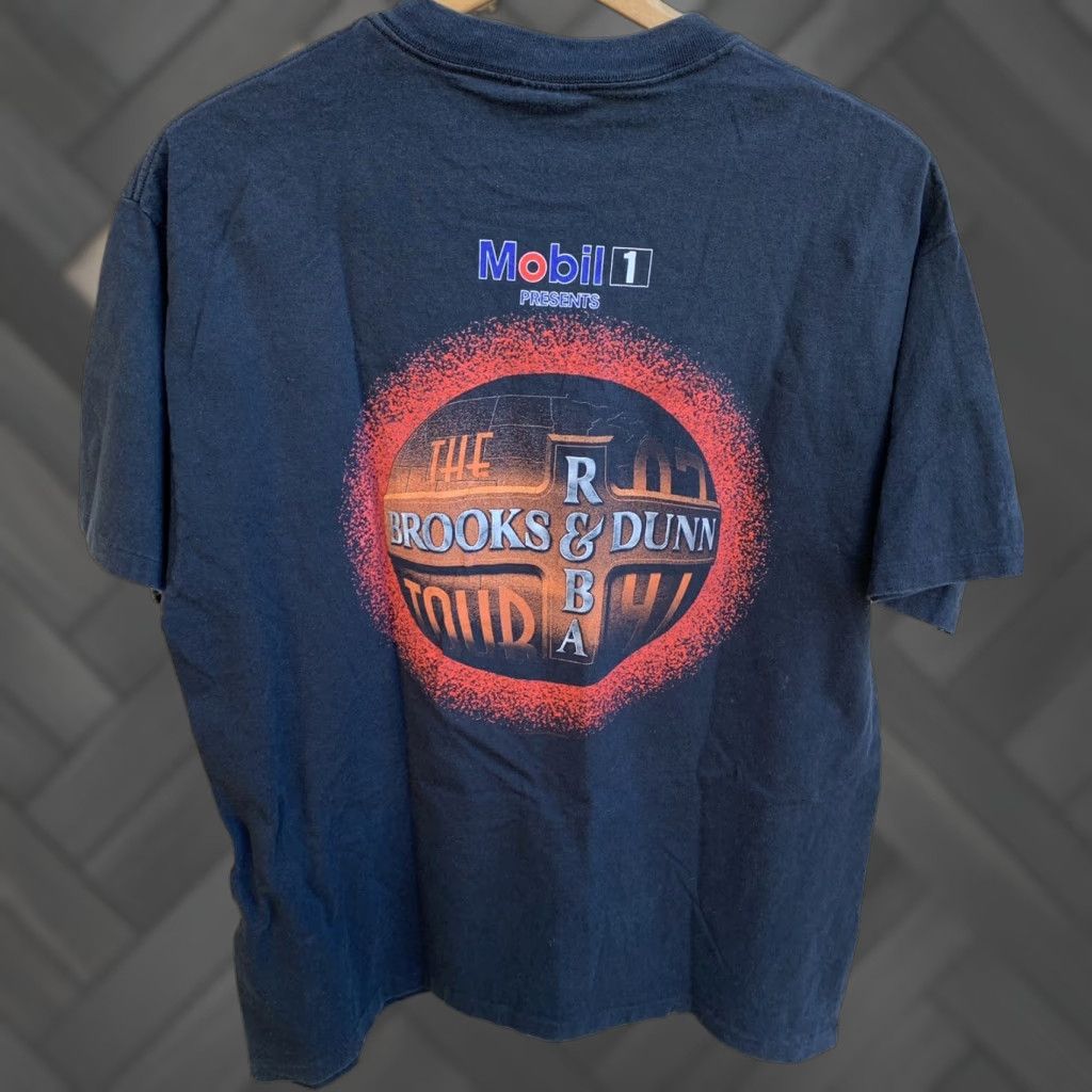 Vintage VINTAGE Mobil 1 Presents The Brook & Dunn & Reba tour t-shirt XL Short Sleeve Men Black Graphic Tee 1990s Concert 1997 Size US XL / EU 56 / 4 - 1 Thumbnail