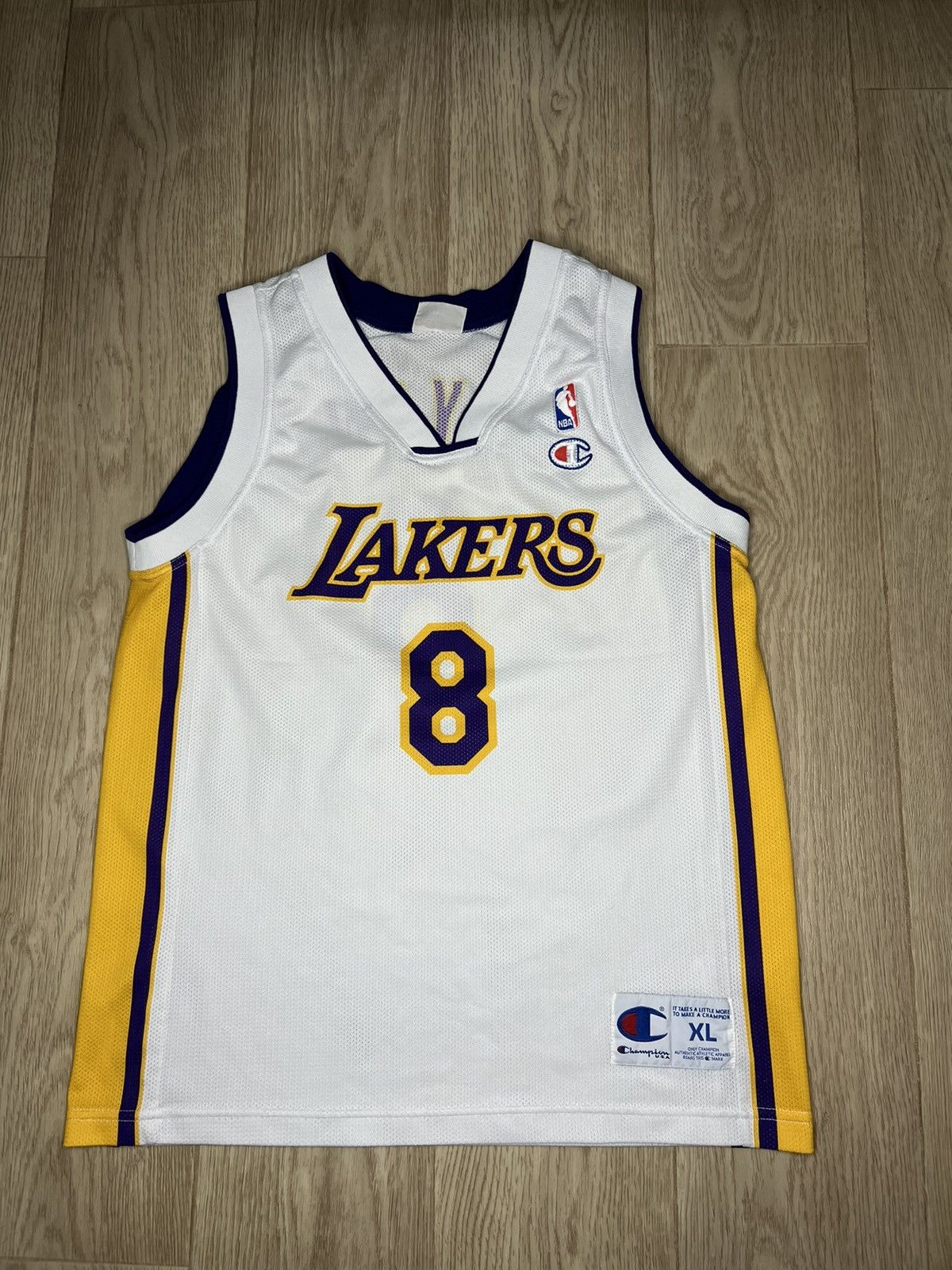Champion × NBA Vintage Champion NBA Lakers #8 Jersey Tee Shirt Size US S / EU 44-46 / 1 - 1 Thumbnail