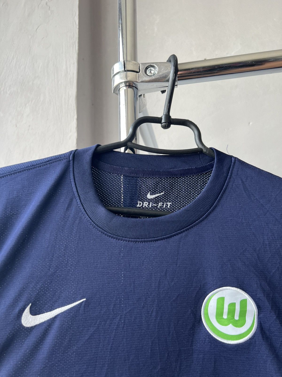Nike 2019/20 WOLFSBURG TRAINING SOCCER JERSEY FOOTBALL SHIRT NIKE Size US S / EU 44-46 / 1 - 5 Thumbnail