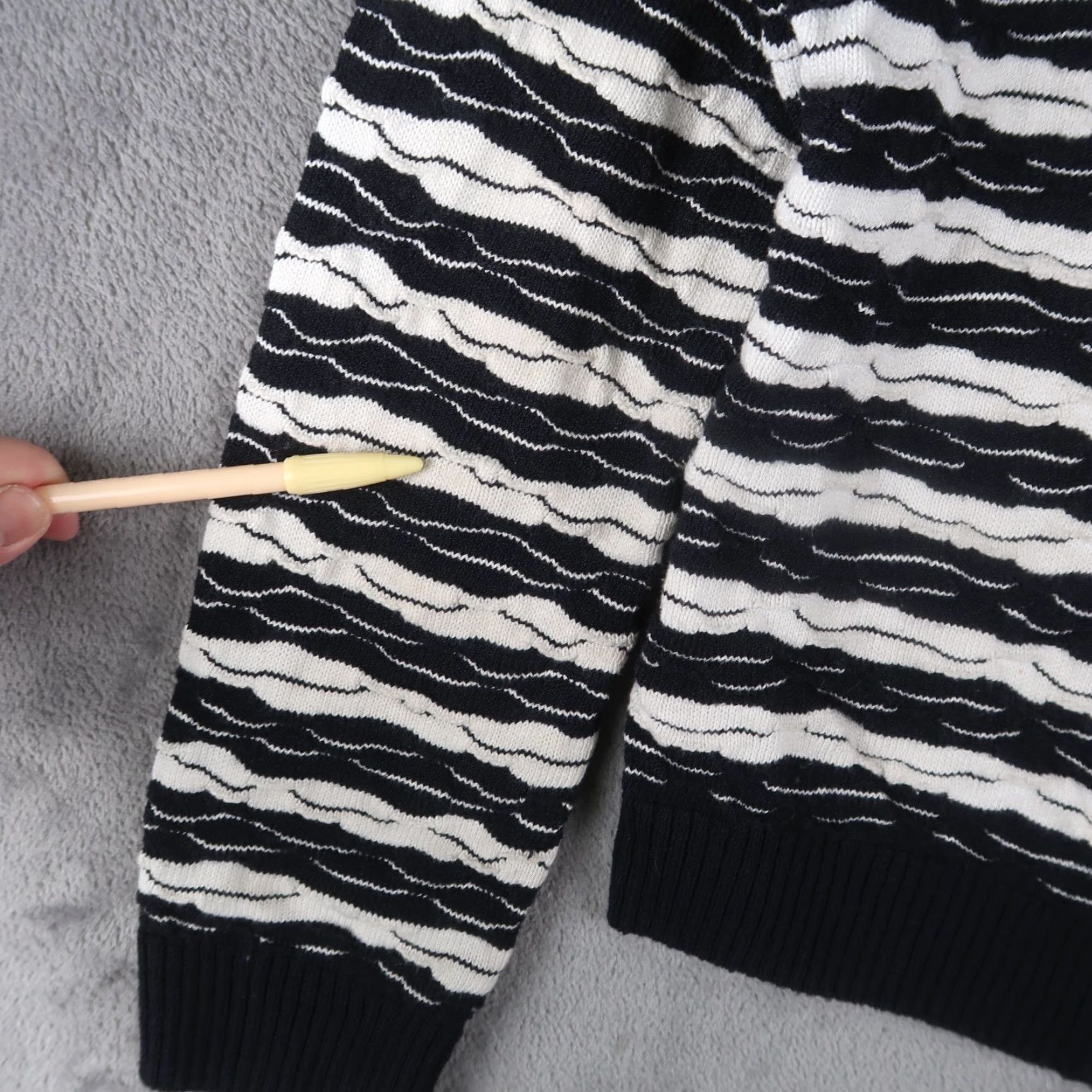 St. John VINTAGE St. John Women's Knit Jacket Short S Black White Striped Wool Rayon Cotton 90s Fashion Size S / US 4 / IT 40 - 4 Thumbnail