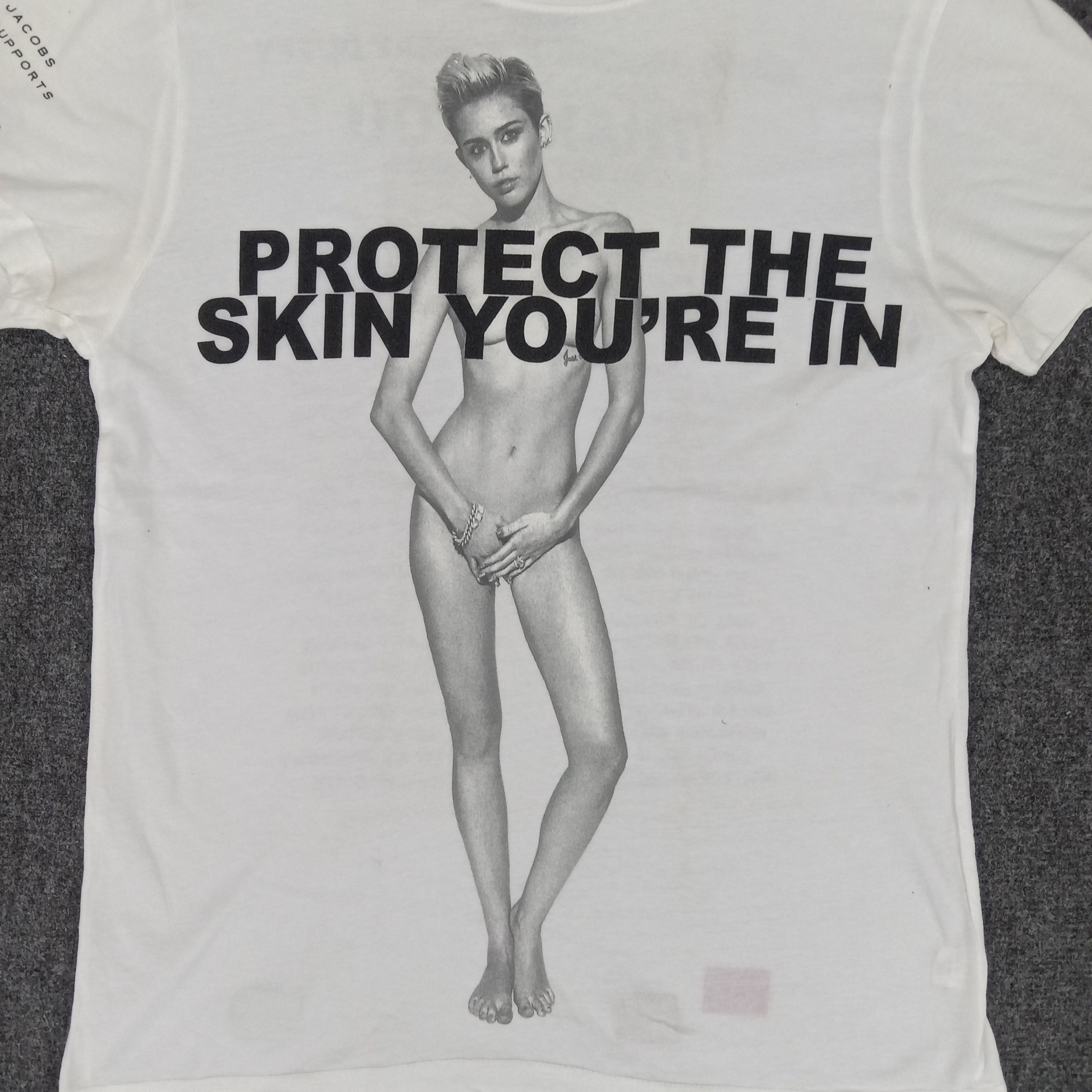 Marc Jacobs × Vintage Marc Jacobs X Miley Cyrus Support Promo Naked Tshirt Size S / US 4 / IT 40 - 2 Thumbnail