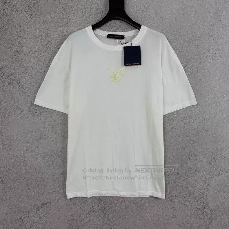 Louis Vuitton Louis Vuitton White Flower Logo Embroidery Knit Crew Neck Size US XL / EU 56 / 4 - 1 Thumbnail
