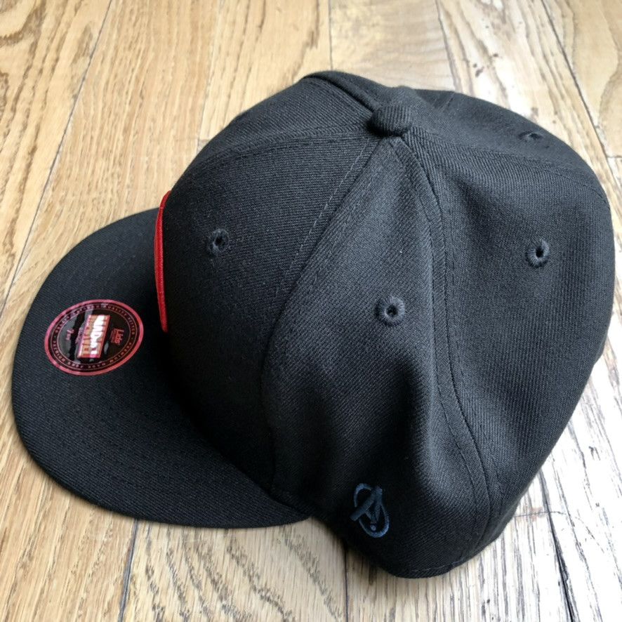 Marvel Comics Captain America Shield Logo Patch Marvel Lids Hat 7 5/8 Size ONE SIZE - 4 Thumbnail