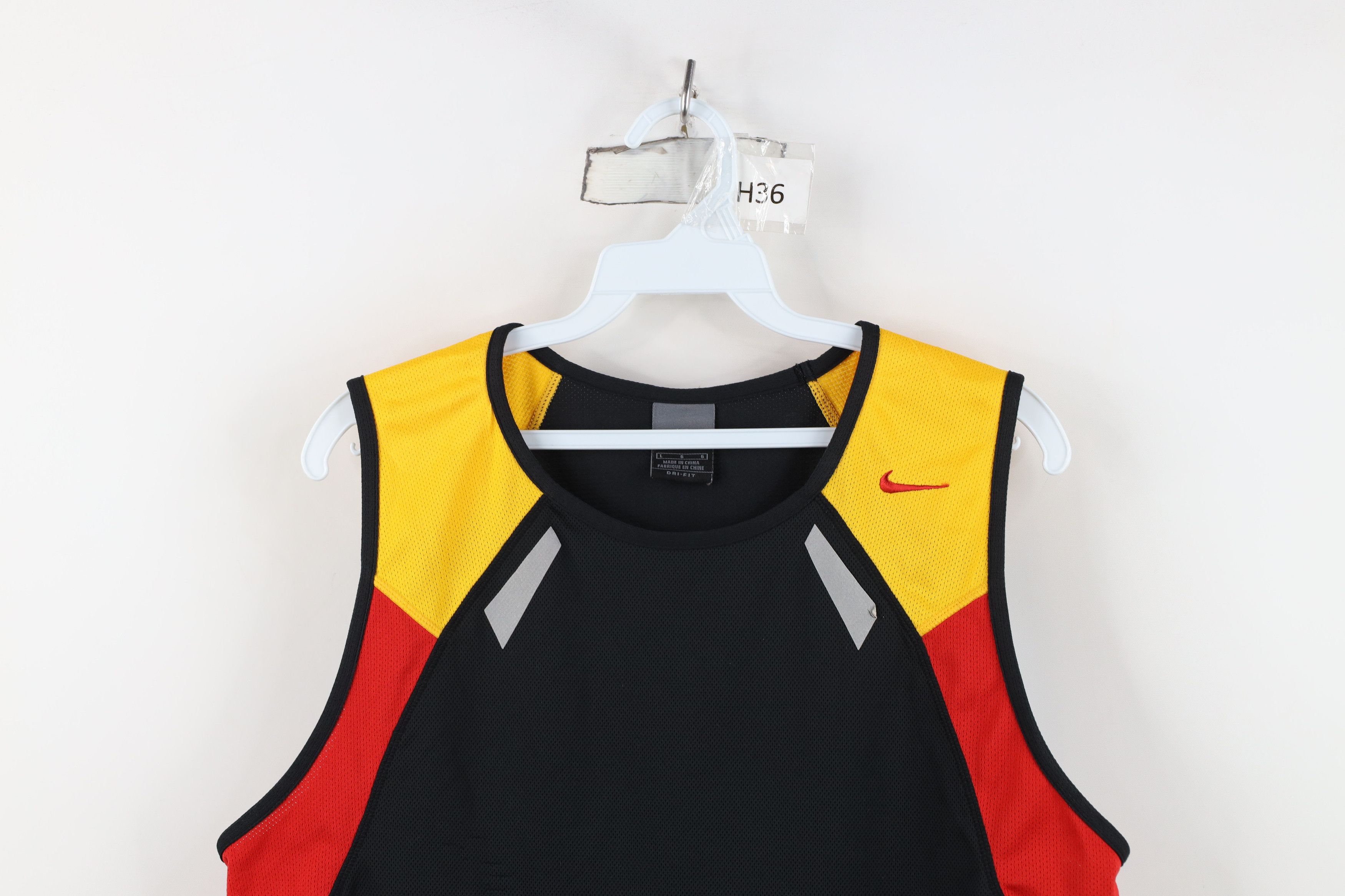 Nike Vintage Nike Mini Swoosh Reflective Tank Top Singlet Jersey Size US L / EU 52-54 / 3 - 2 Thumbnail