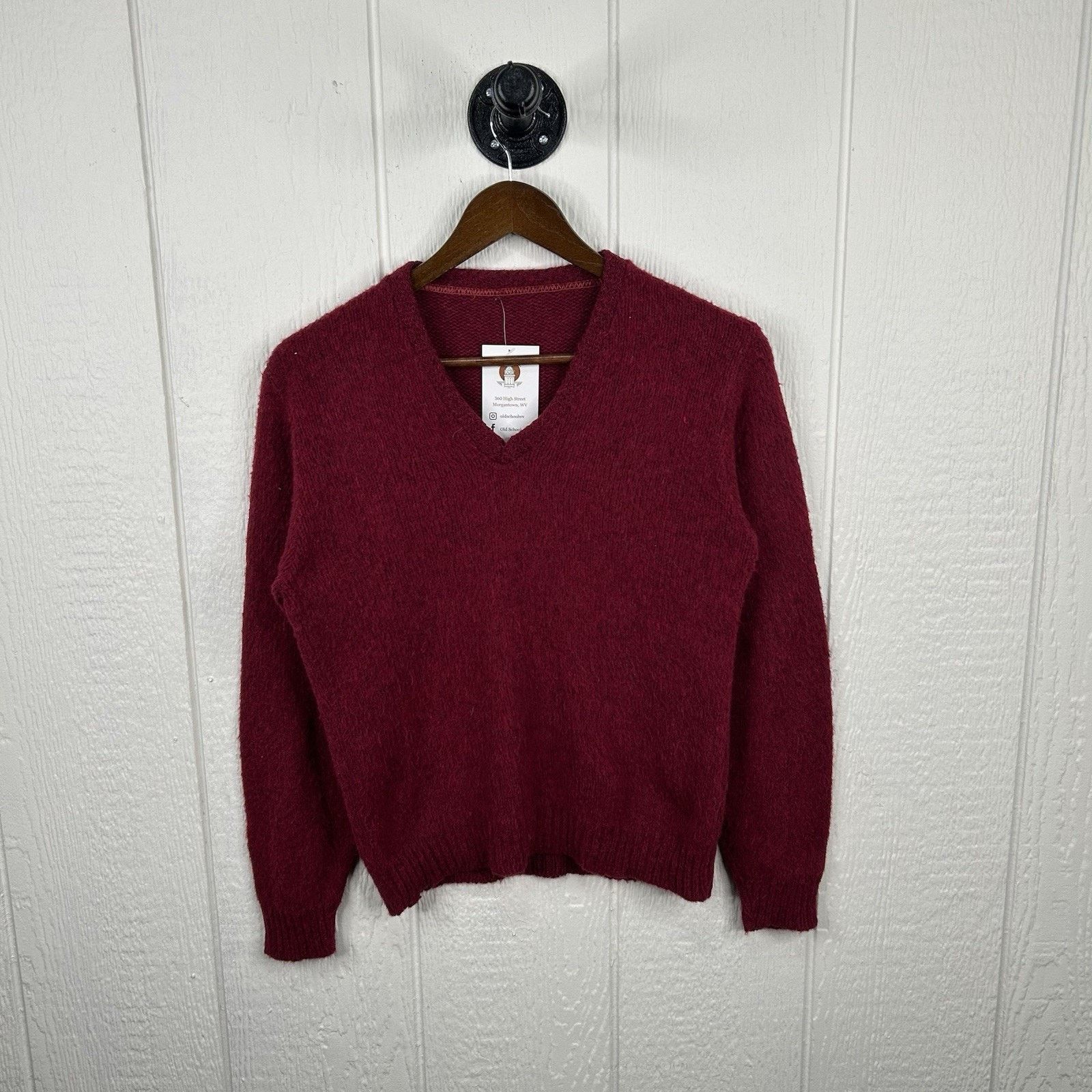 & Other Stories Vintage 80’s Red V-Neck Wool Sweater Medium Size US M / EU 48-50 / 2 - 1 Thumbnail
