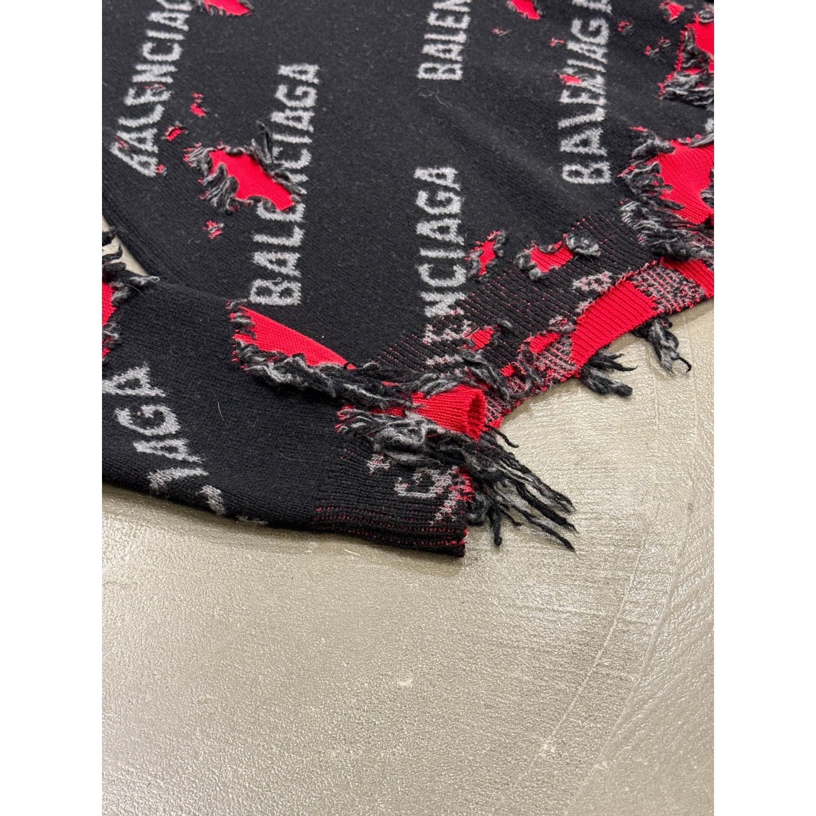 Balenciaga 2021 Balenciaga destroyed logo knit Size US S / EU 44-46 / 1 - 5 Thumbnail