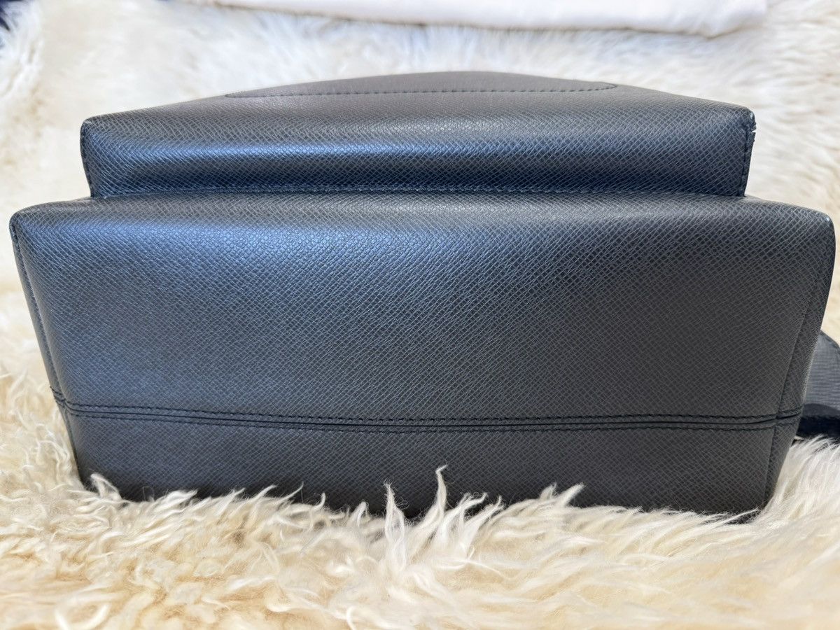 Louis Vuitton Louis Vuitton Taiga Grigori Gray Backpack Ardoise Leather Size ONE SIZE - 6 Thumbnail