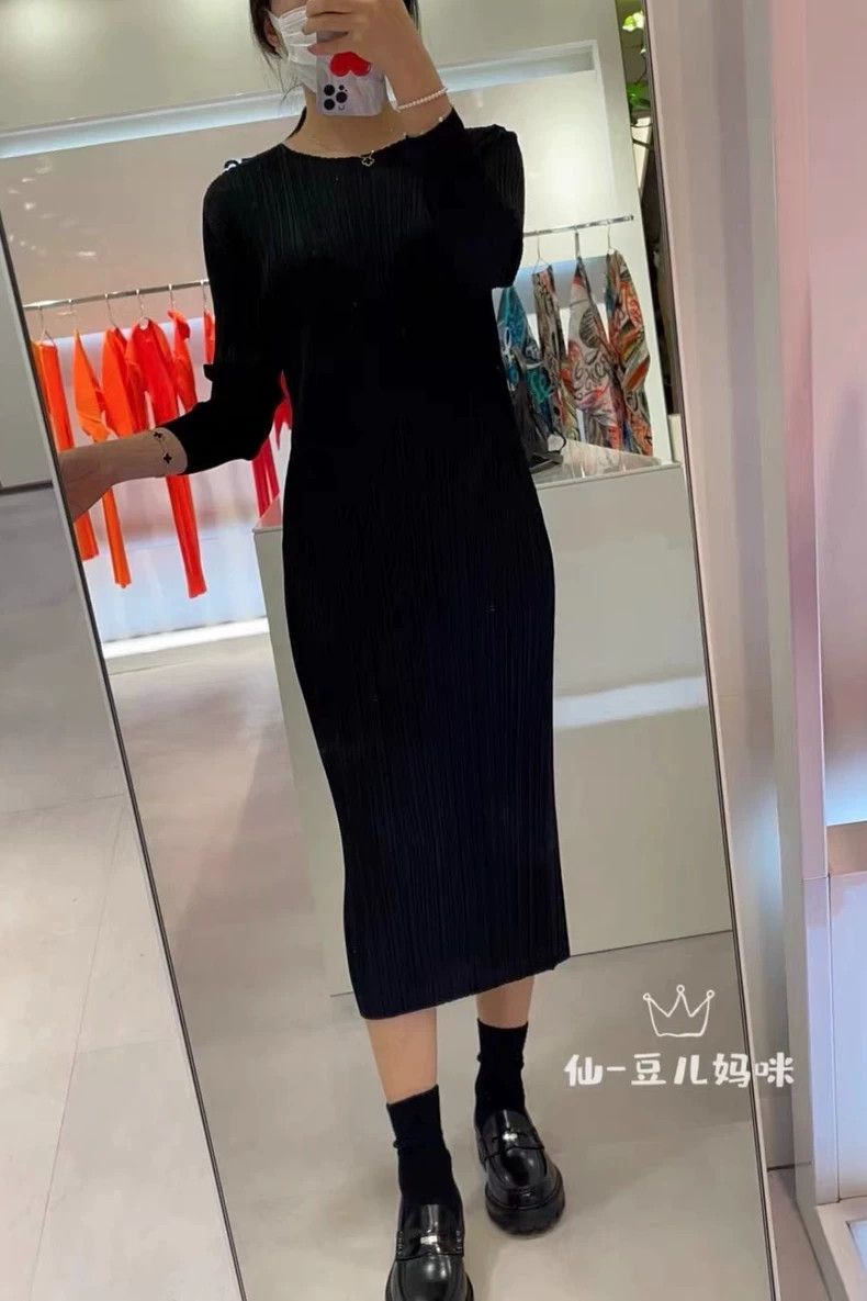 Issey Miyake Issey Miyake size:2 Black pleated dress Size S / US 4 / IT 40 - 2 Thumbnail