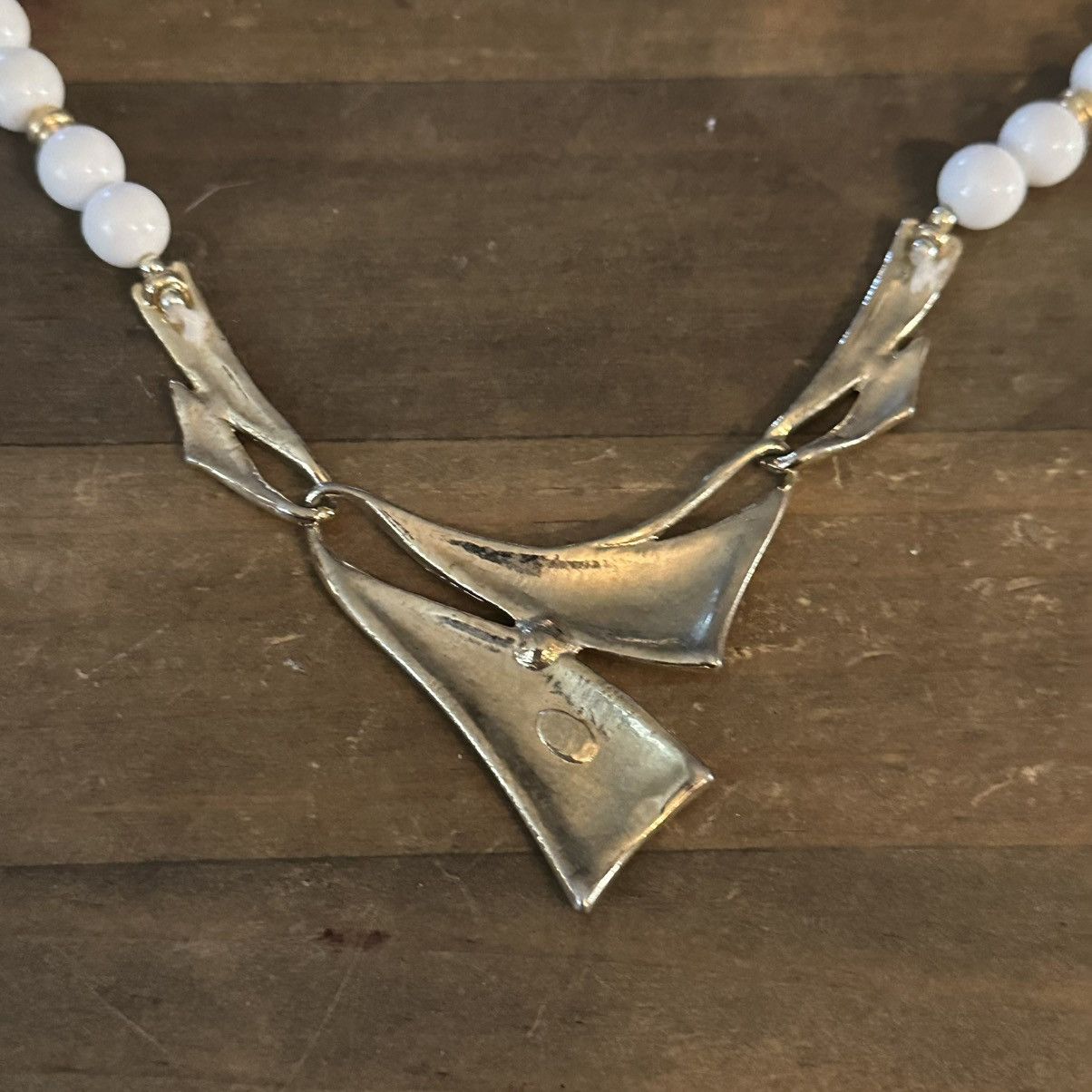 Vintage Vintage modern abstract white and cream bead necklace Size ONE SIZE - 4 Thumbnail