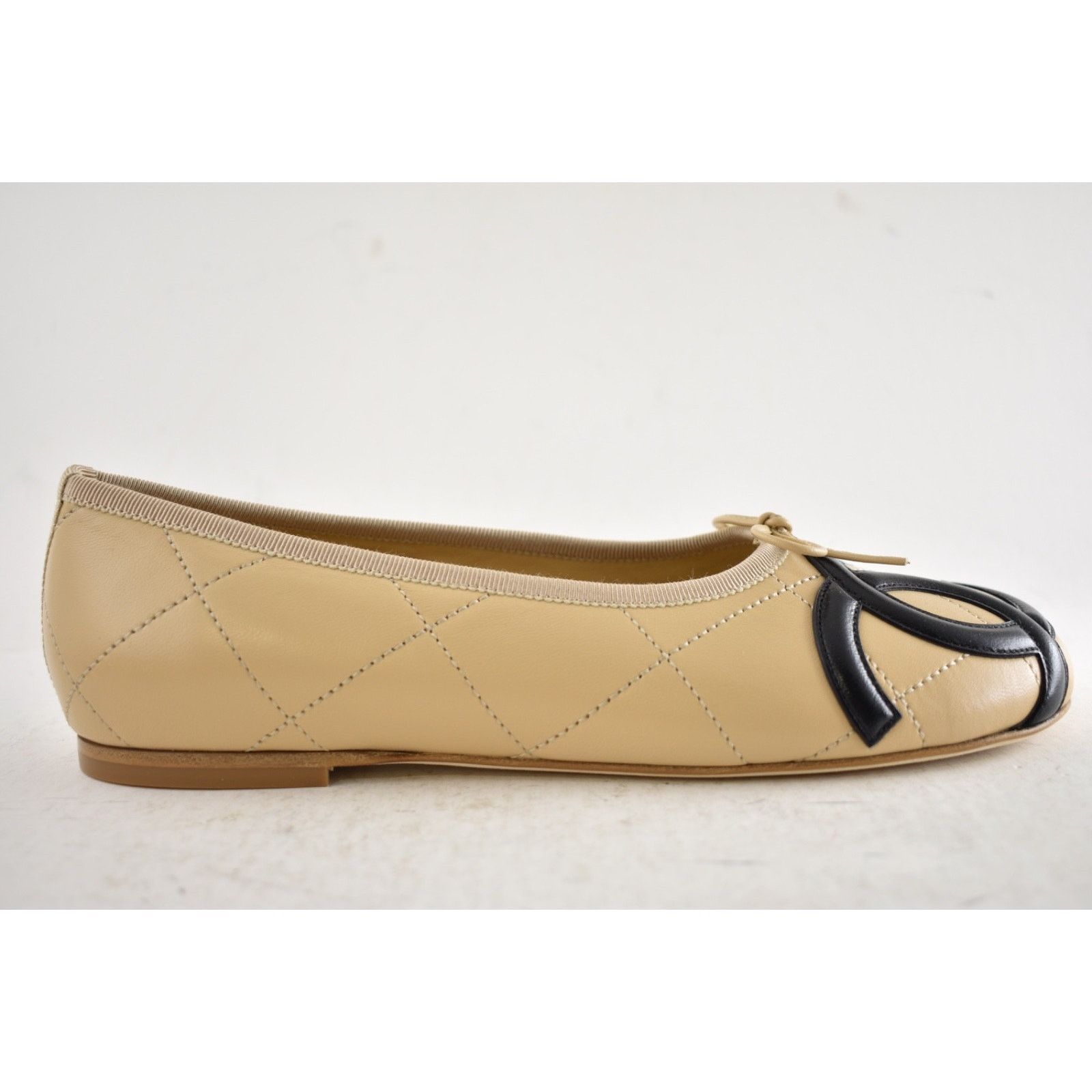 Chanel Chanel Coco Beach Cambon Beige Black CC XL Logo Flats 37 Size US 6 / IT 36 - 2 Thumbnail