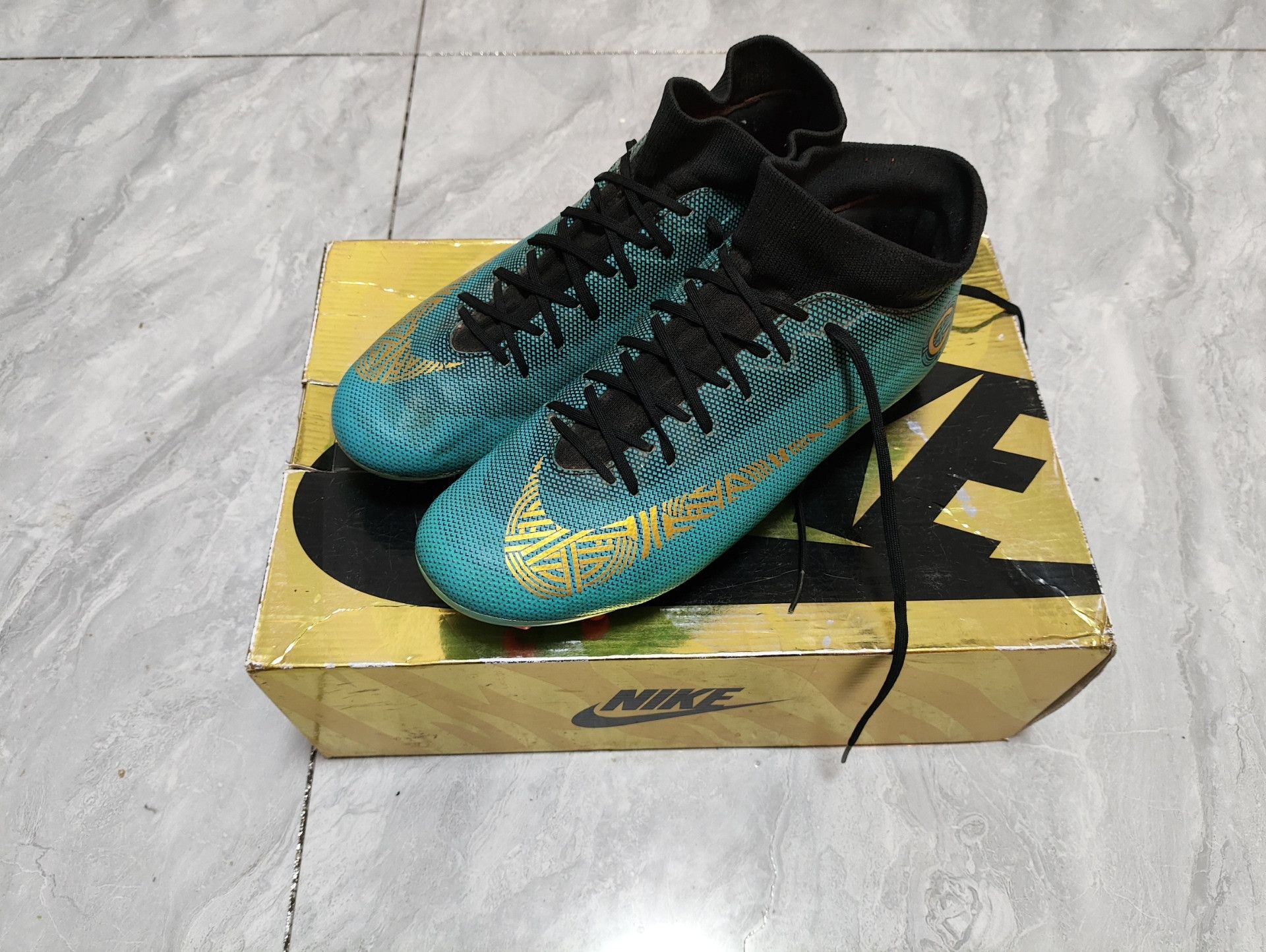 Nike Nike Green Lowtop Sneakers 9 Men Size US 9 / EU 42 - 1 Thumbnail
