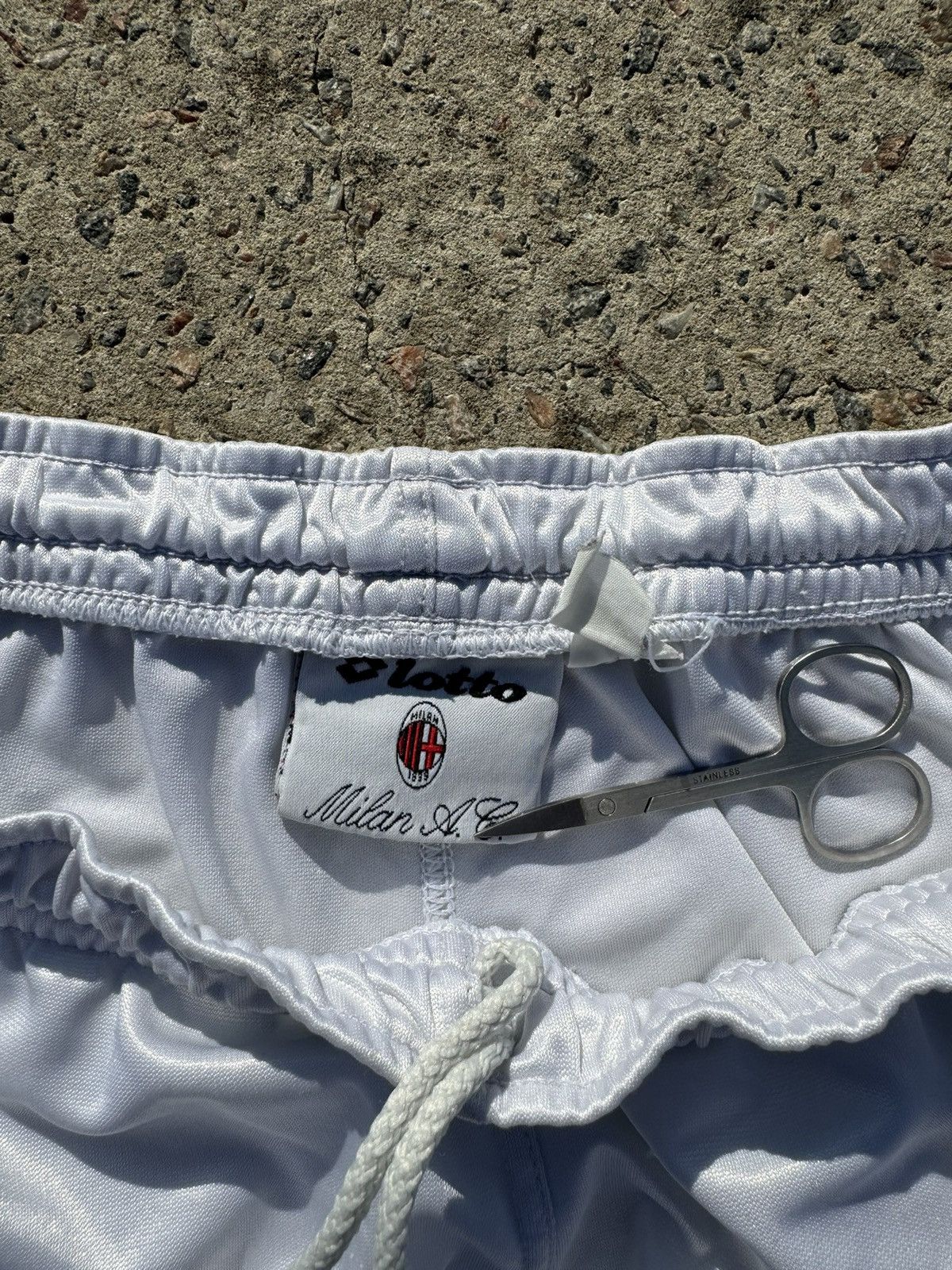 Lotto Sport × Vintage 1995/1996 AC Milan Football Shorts Size US 31 - 3 Thumbnail