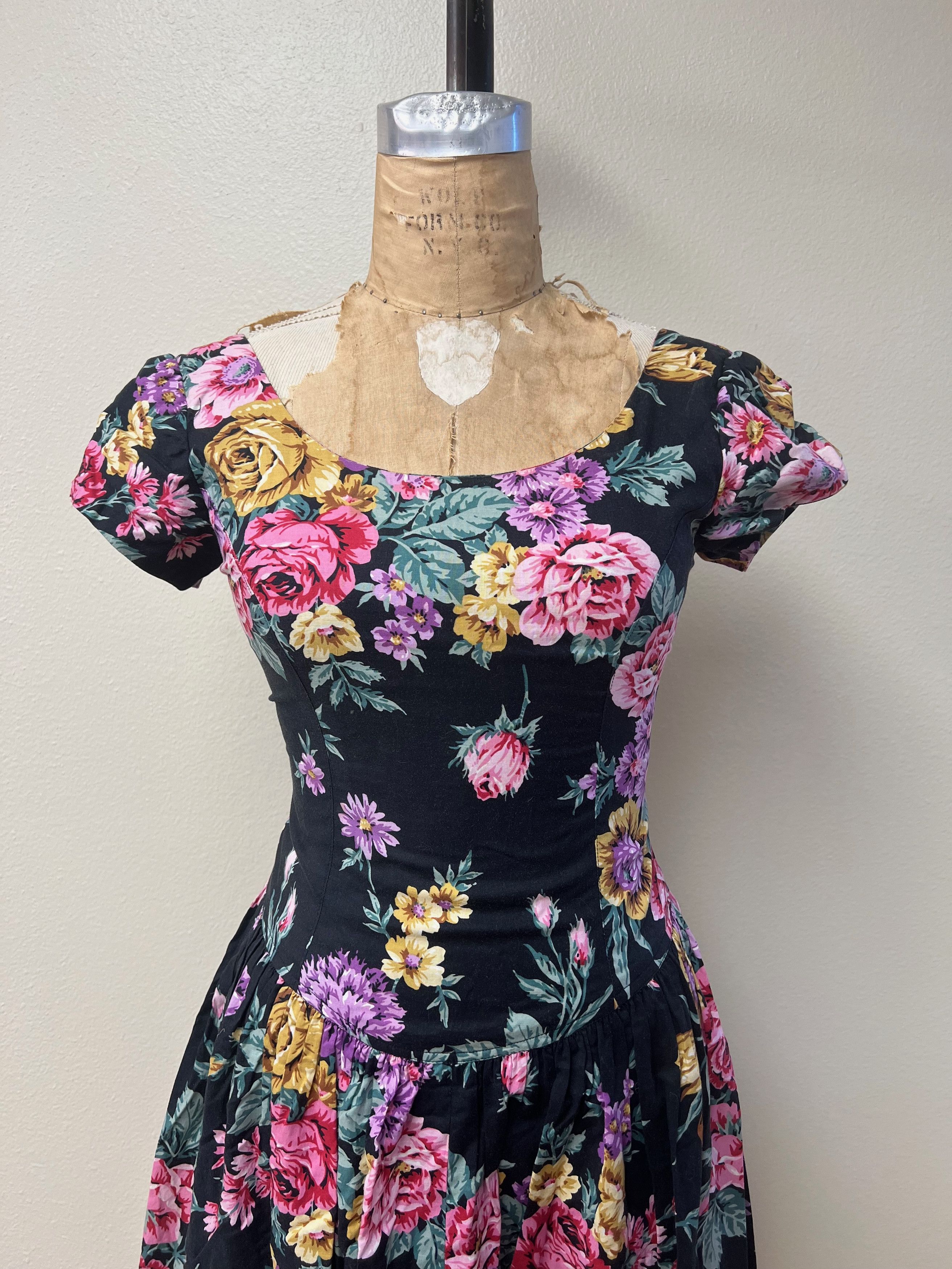 Other EUC Vintage 1980s Floral Full Skirt Black Pink Dress Medium Size M / US 6-8 / IT 42-44 - 2 Thumbnail